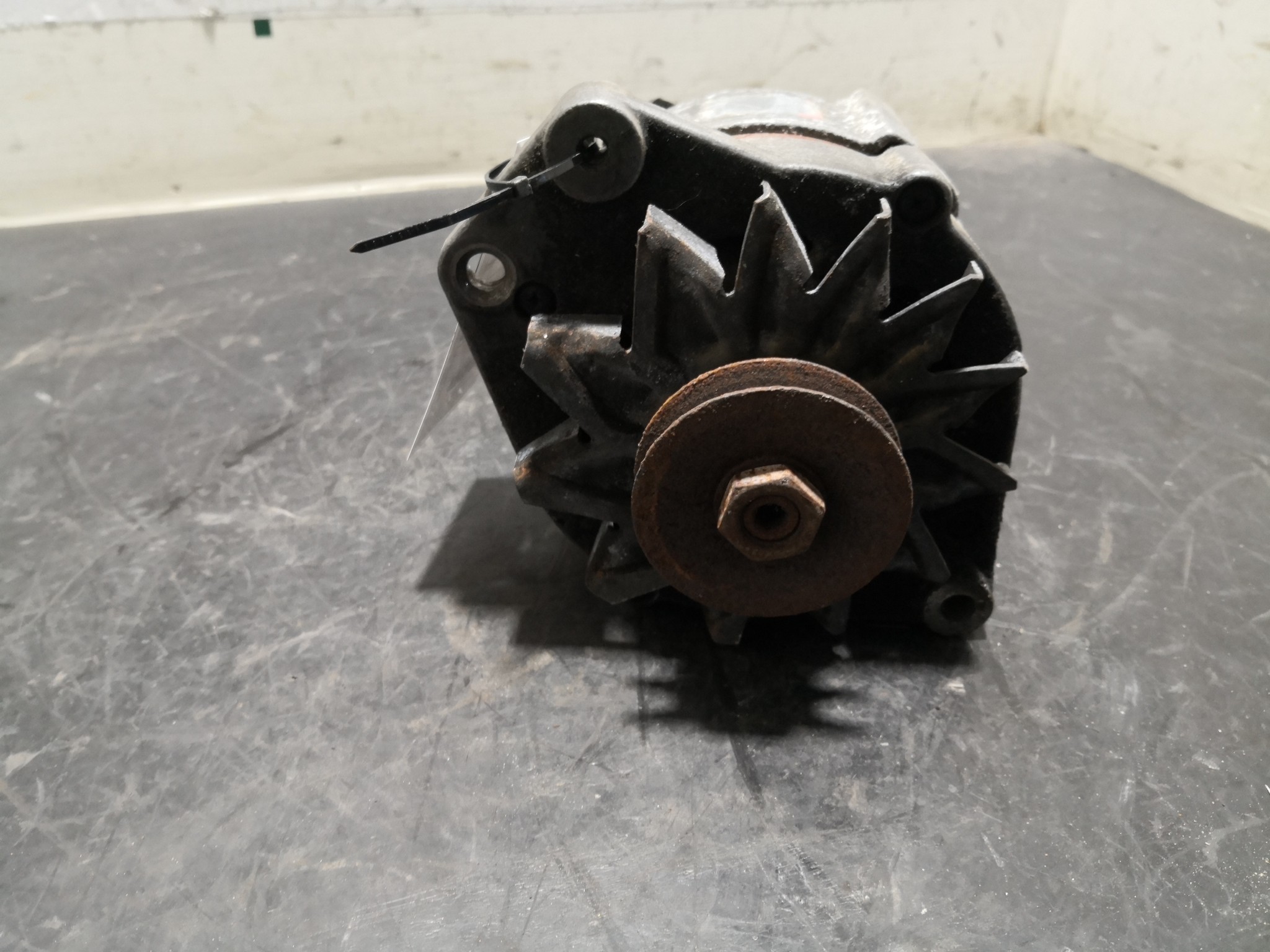 Alternador VOLKSWAGEN PASSAT (3A2, 35I) | 88 - 97 Imagem-1