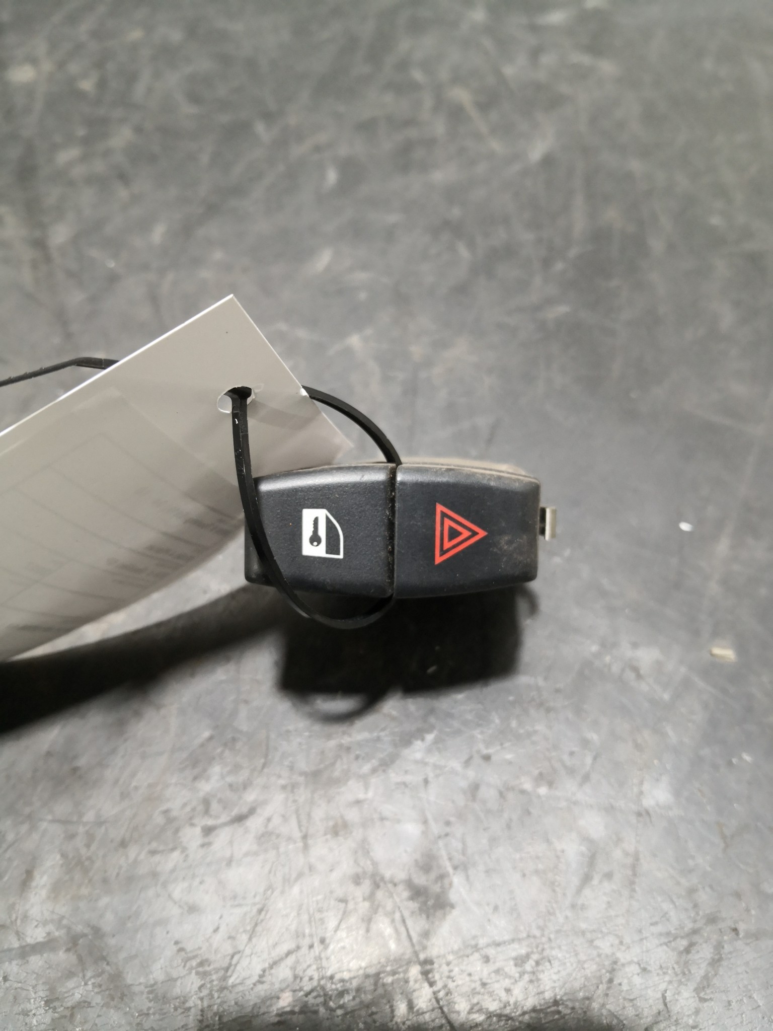 Botão 4 Piscas BMW - ID S_104375