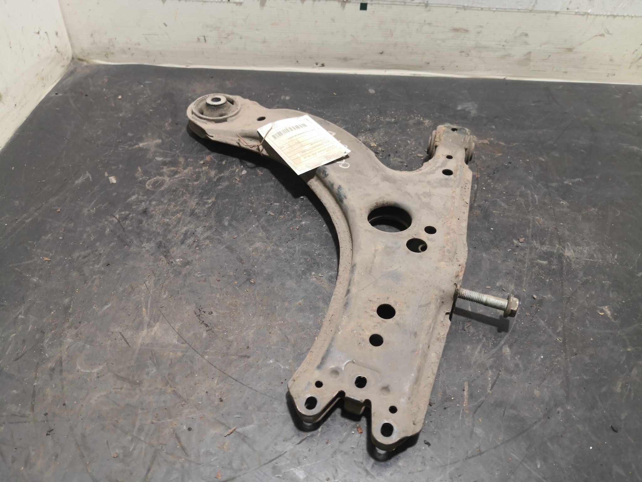 Braço Suspensão Frente Esq SKODA - ID S_30602