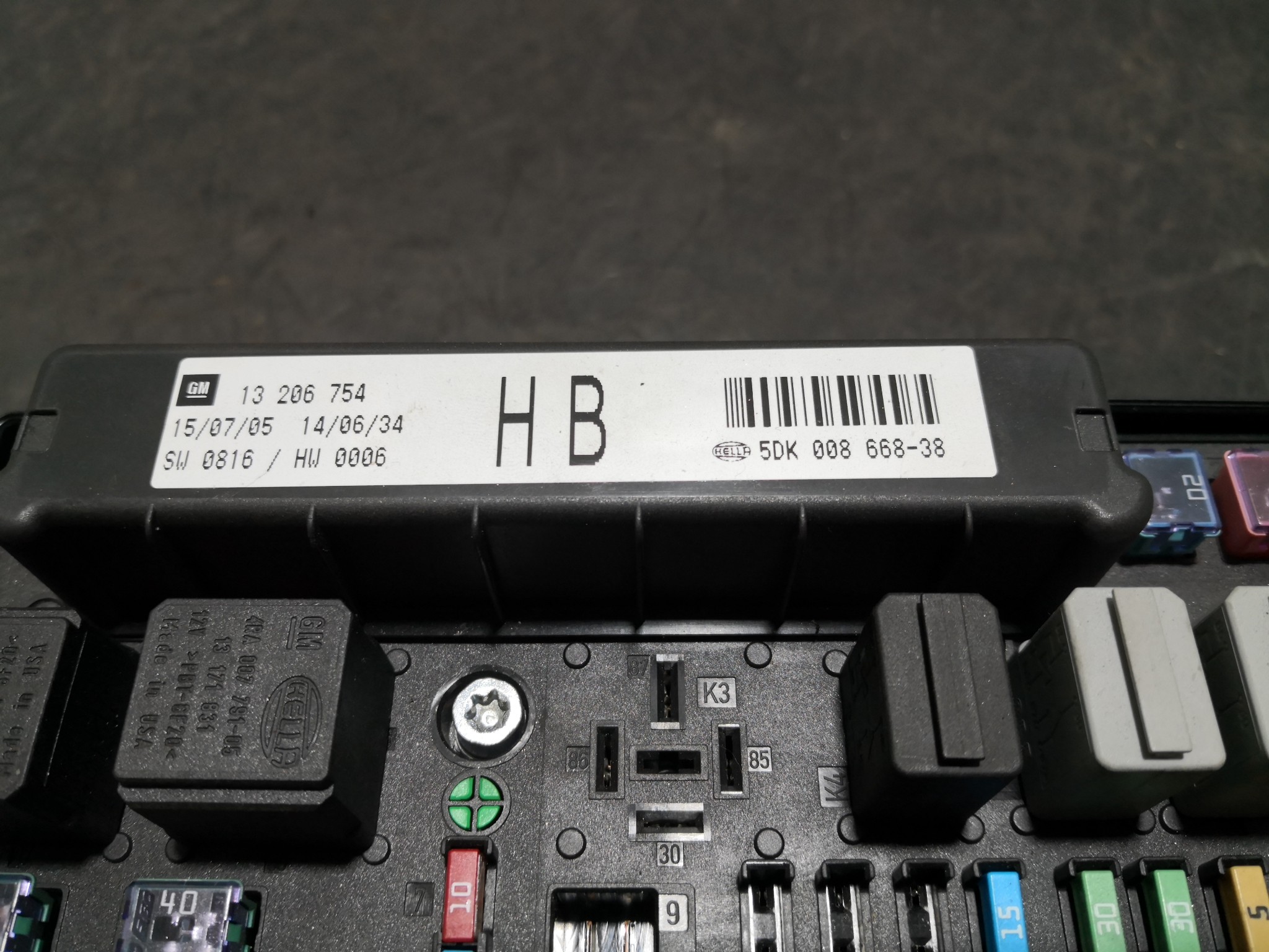 Caixa dos Fusíveis OPEL ASTRA H Combi (A04) | 04 - 14 Imagem-1