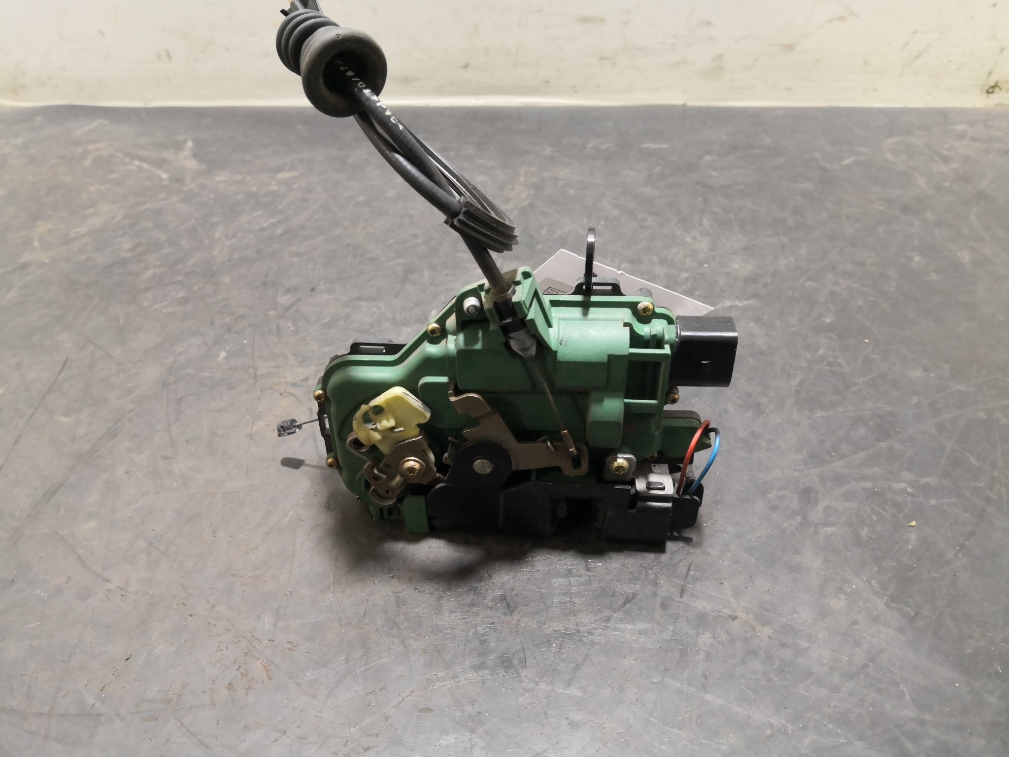 Fecho da Porta Frente Esq VOLKSWAGEN - ID S_105578