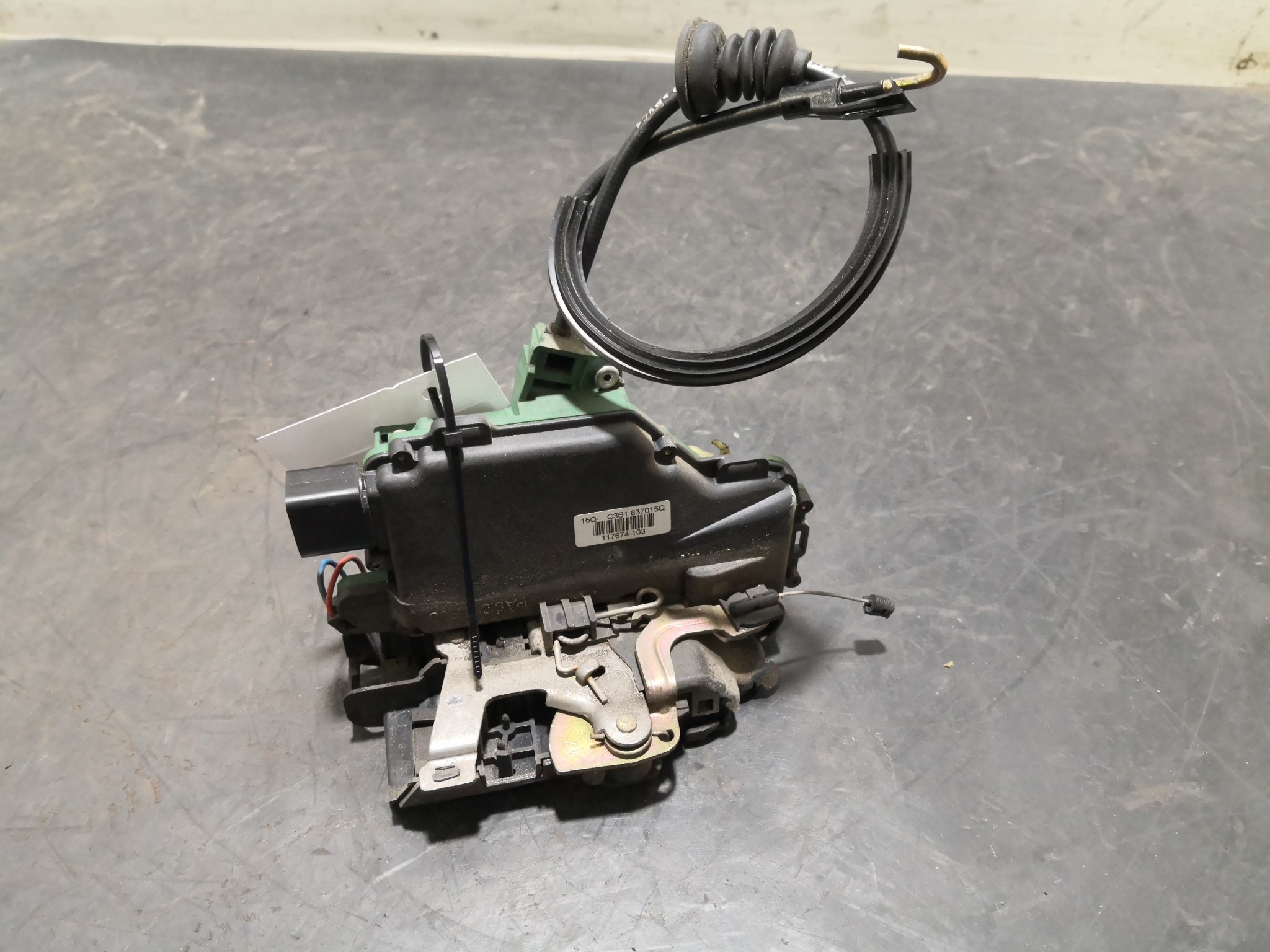 Fecho da Porta Frente Esq VOLKSWAGEN GOLF IV (1J1) | 97 - 07 Imagem-1