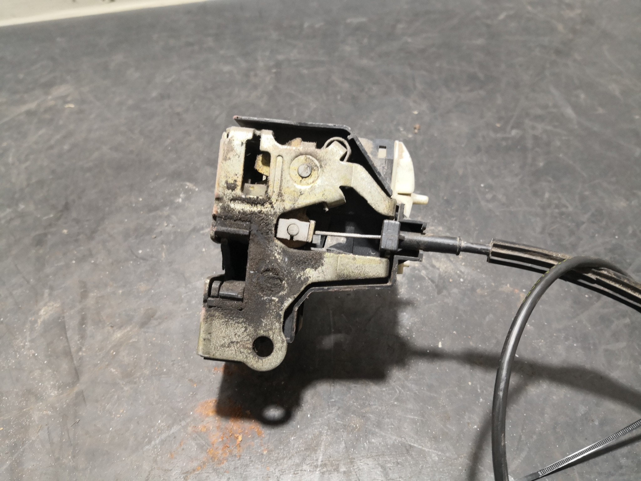 Fecho da Porta Frente Esq RENAULT CLIO II (BB_, CB_) | 98 -  Imagem-3