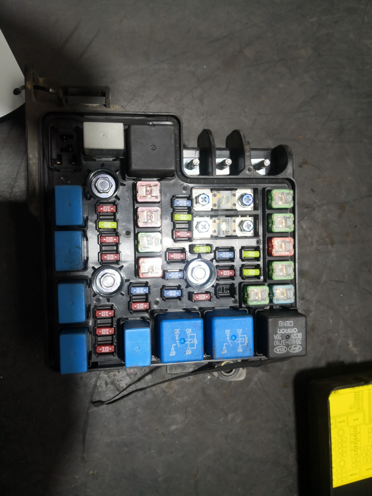 Caixa dos Fusíveis KIA CEED SW (ED) | 07 - 12 Imagem-2