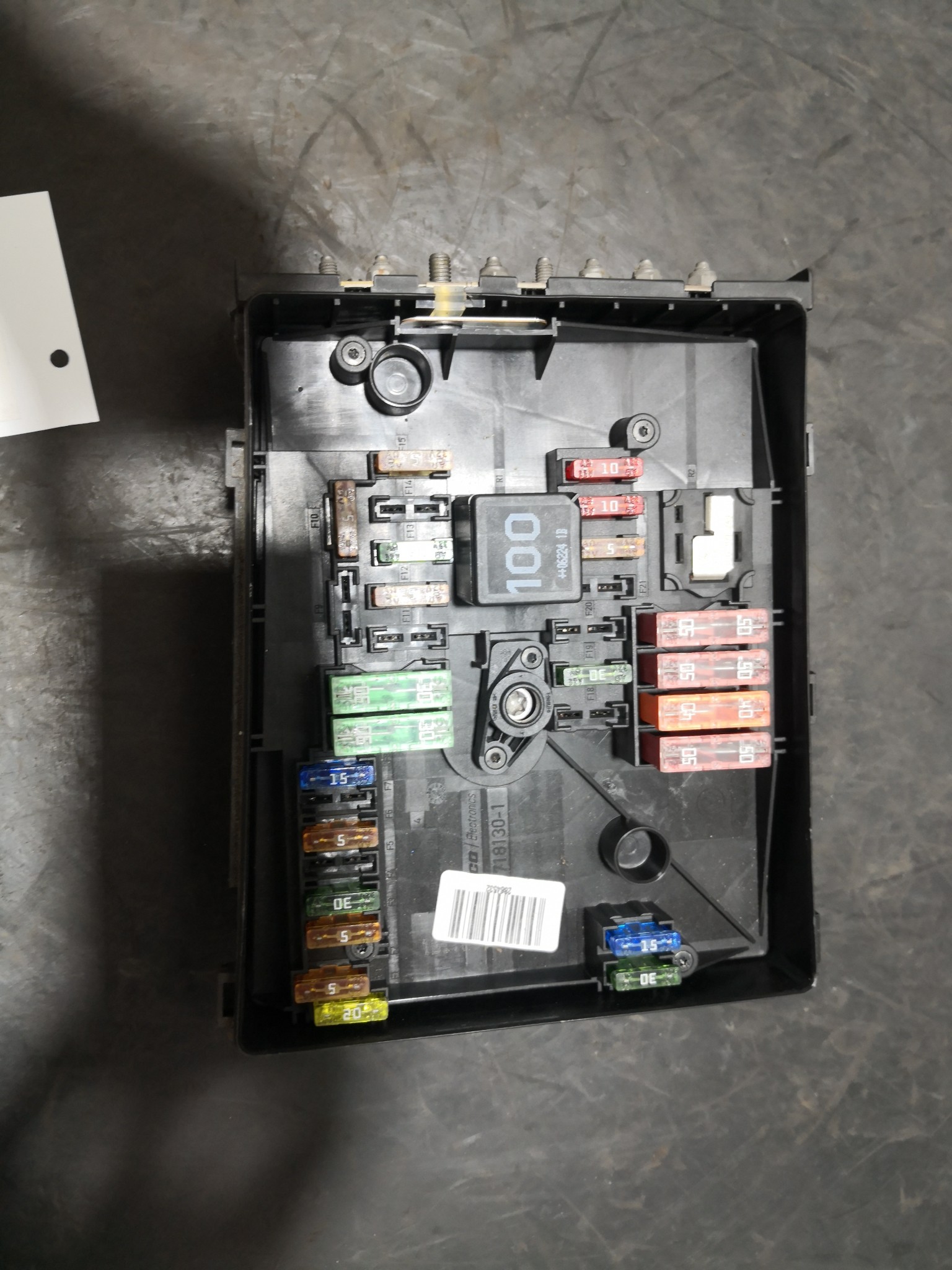 Caixa dos Fusíveis AUDI A3 (8P1) | 03 - 13 Imagem-1