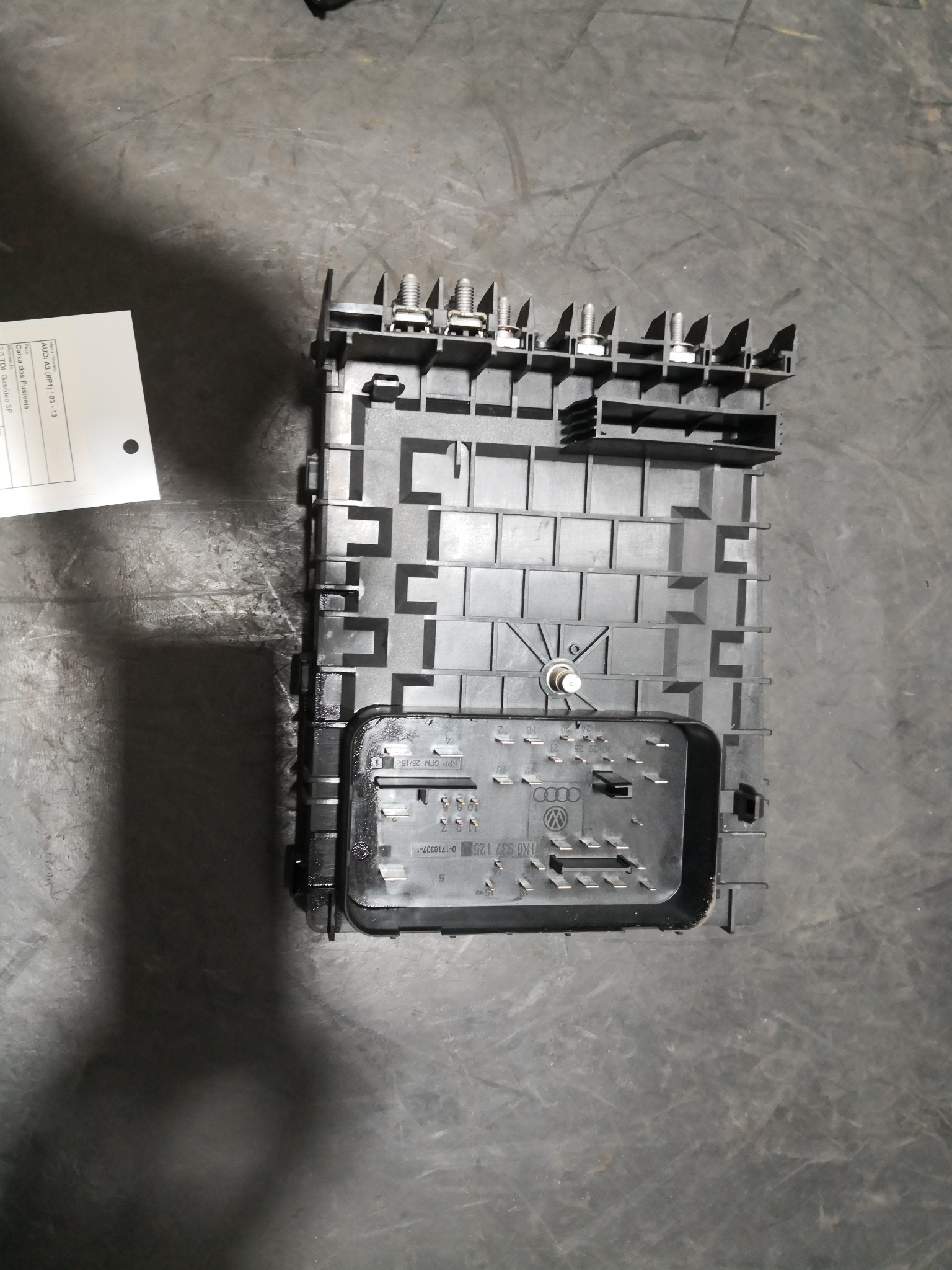 Caixa dos Fusíveis AUDI A3 (8P1) | 03 - 13 Imagem-3