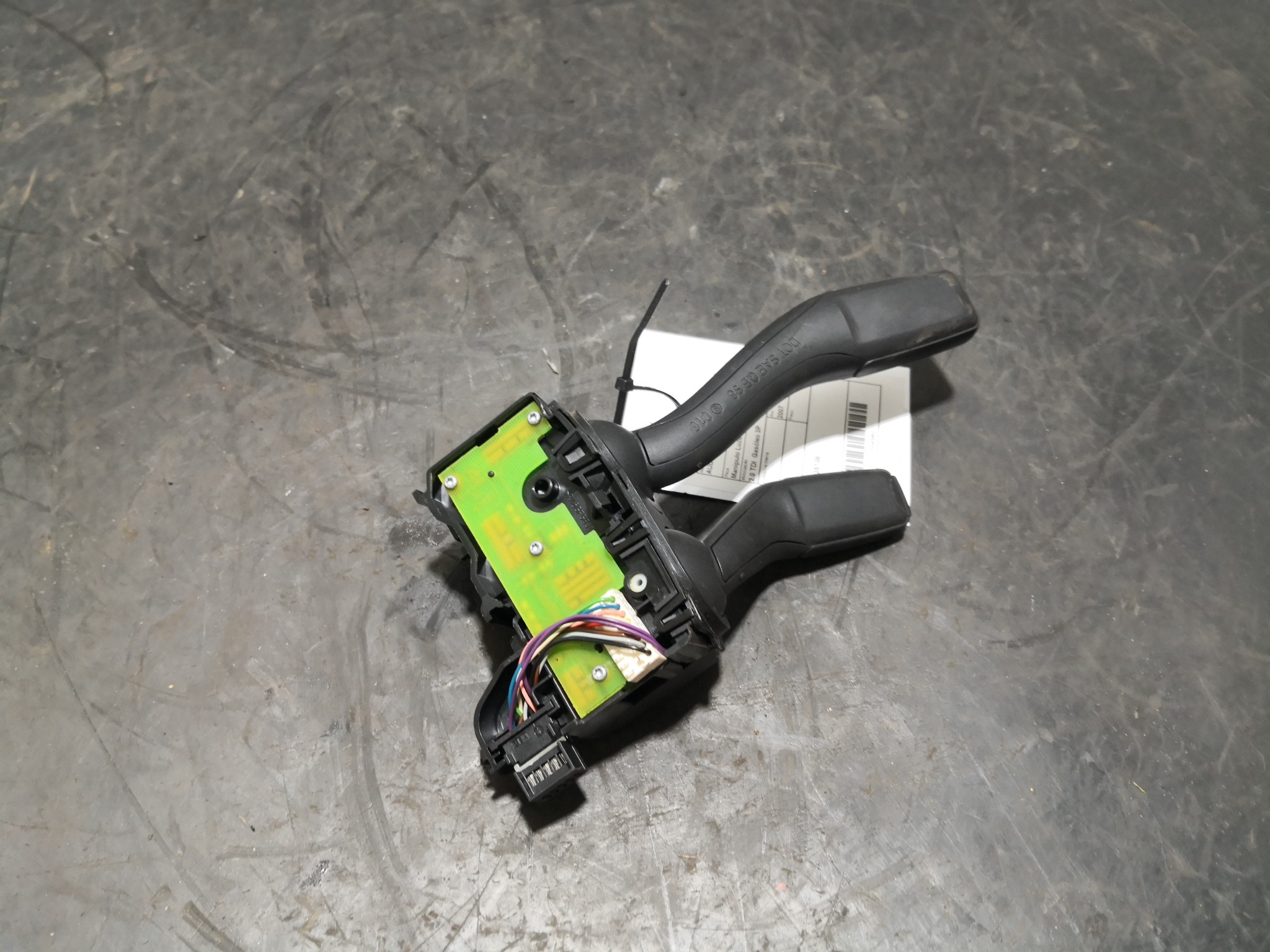 Manipulo Luzes e Piscas AUDI A3 (8P1) | 03 - 13 Imagem-3