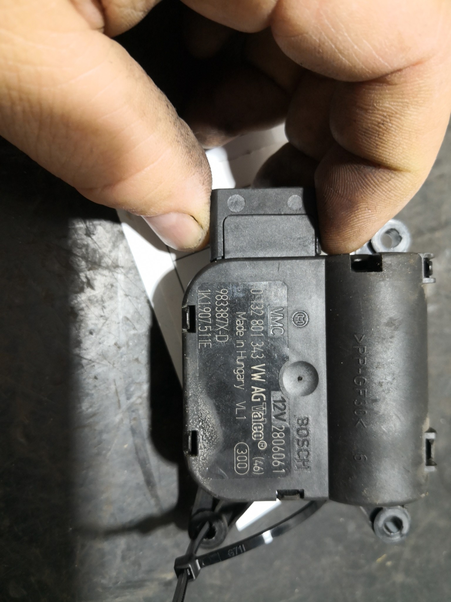 Motor de Comporta AUDI A3 (8P1) | 03 - 13 Imagem-2