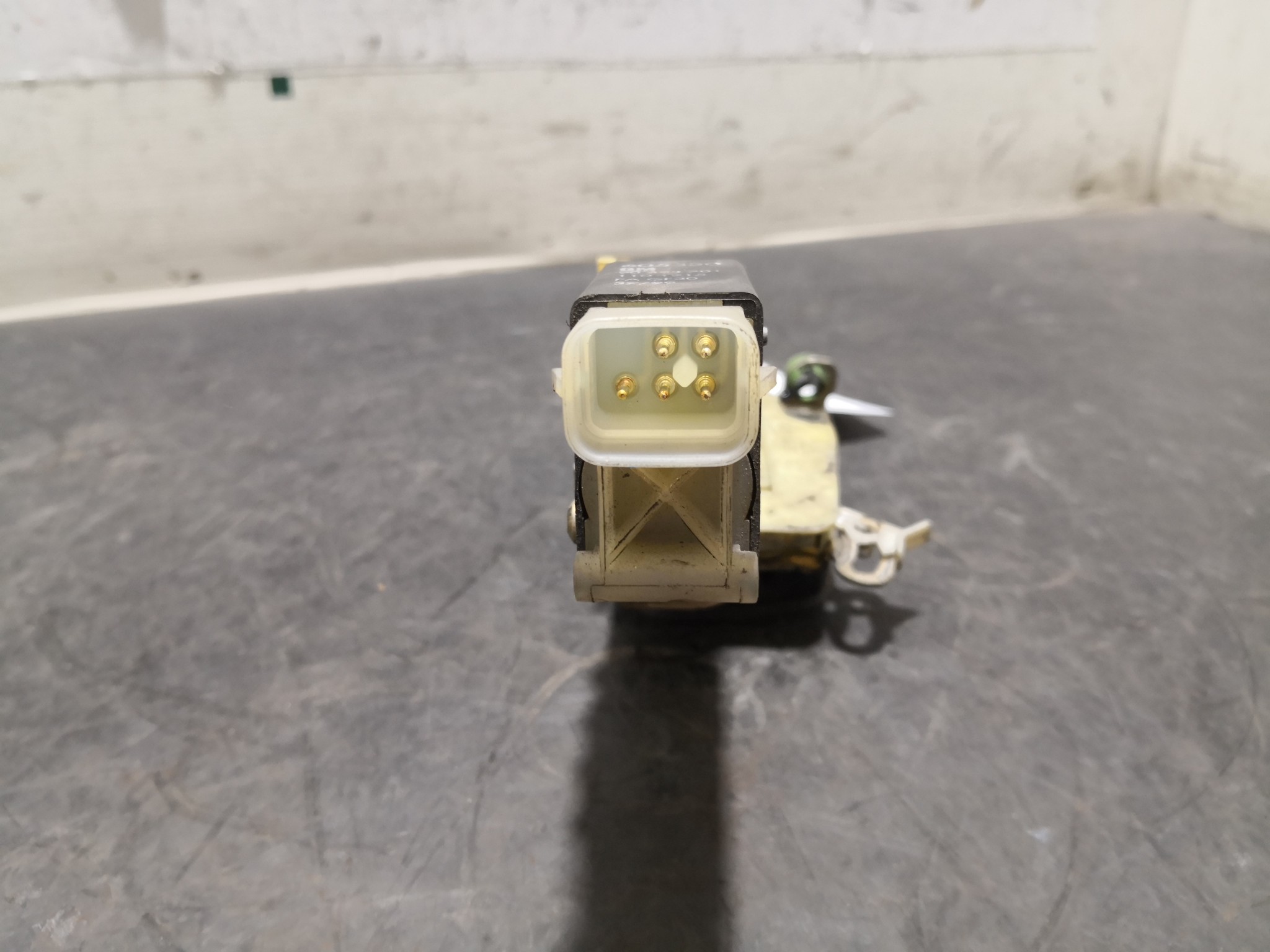 Fecho da Porta Frente Esq OPEL CORSA B (S93) | 93 - 02 Imagem-1