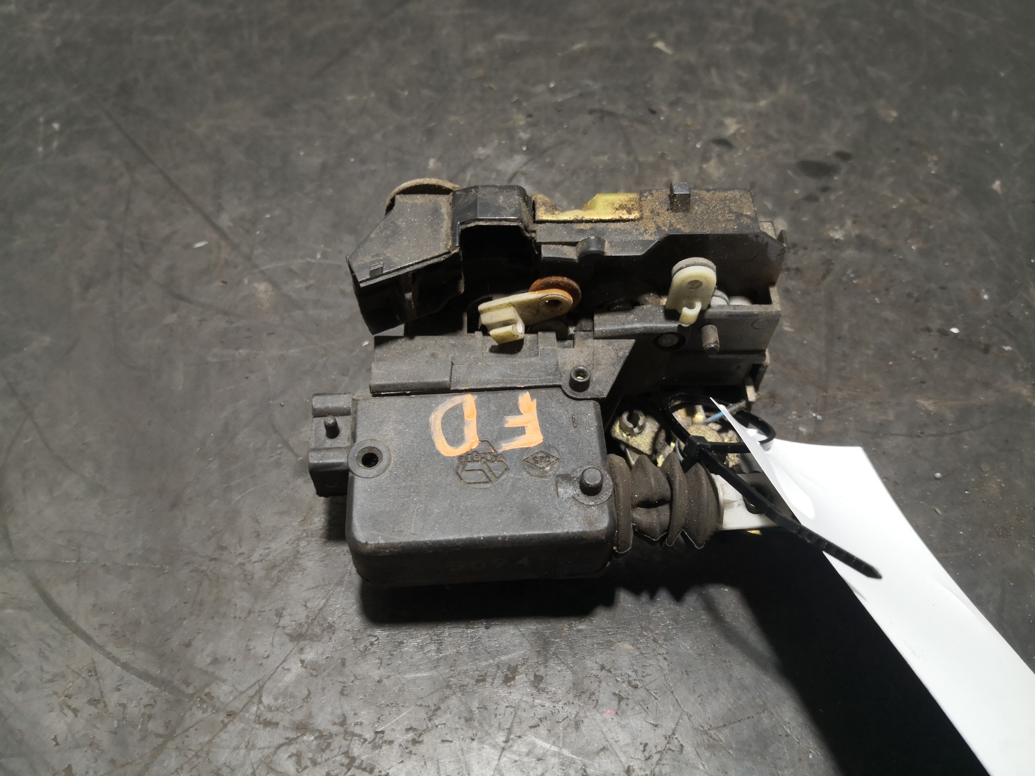 Fecho da Porta Frente Dto RENAULT CLIO I (B/C57_, 5/357_) | 90 - 98 Imagem-3