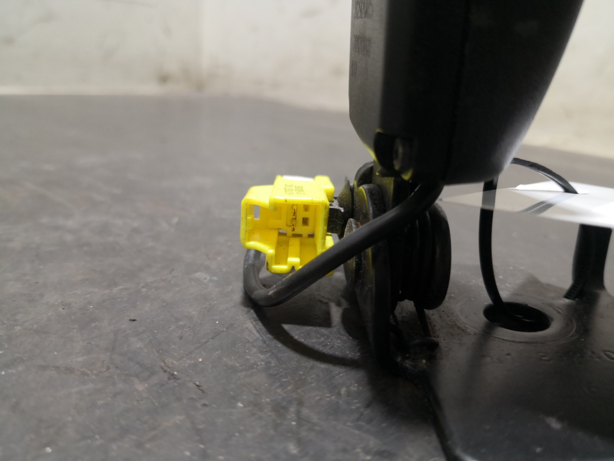 Engate Cinto Trás Esq VOLVO S80 II (124) | 06 -  Imagem-1