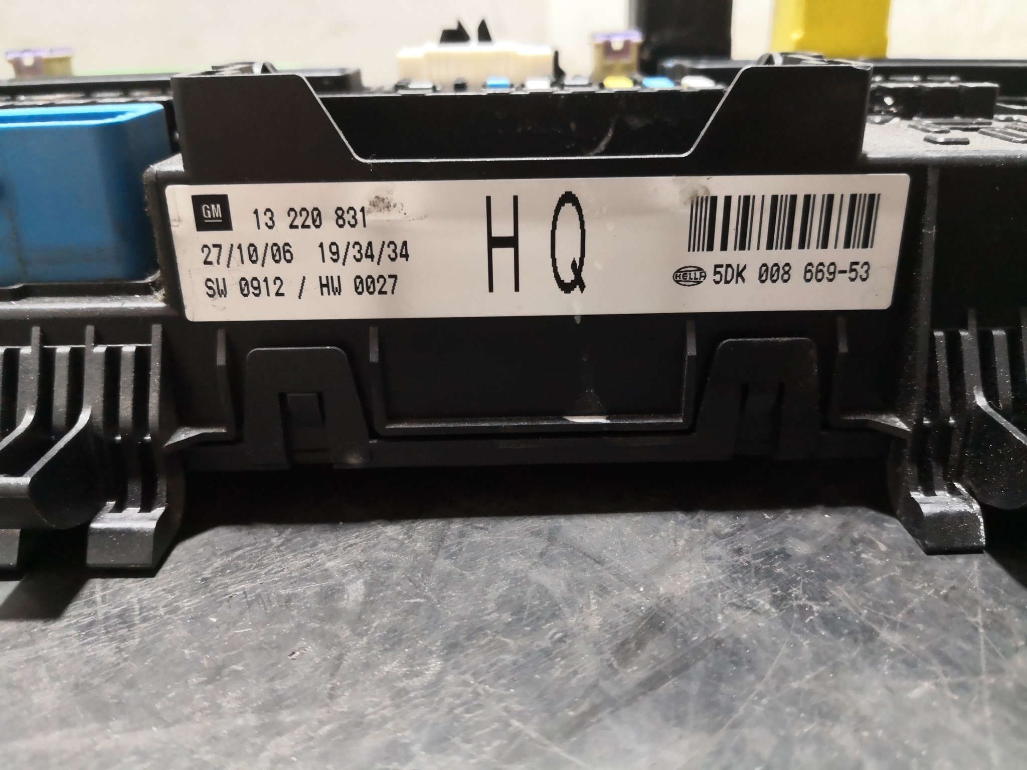 Caixa dos Fusíveis OPEL ASTRA H Combi (A04) | 04 - 14 Imagem-1