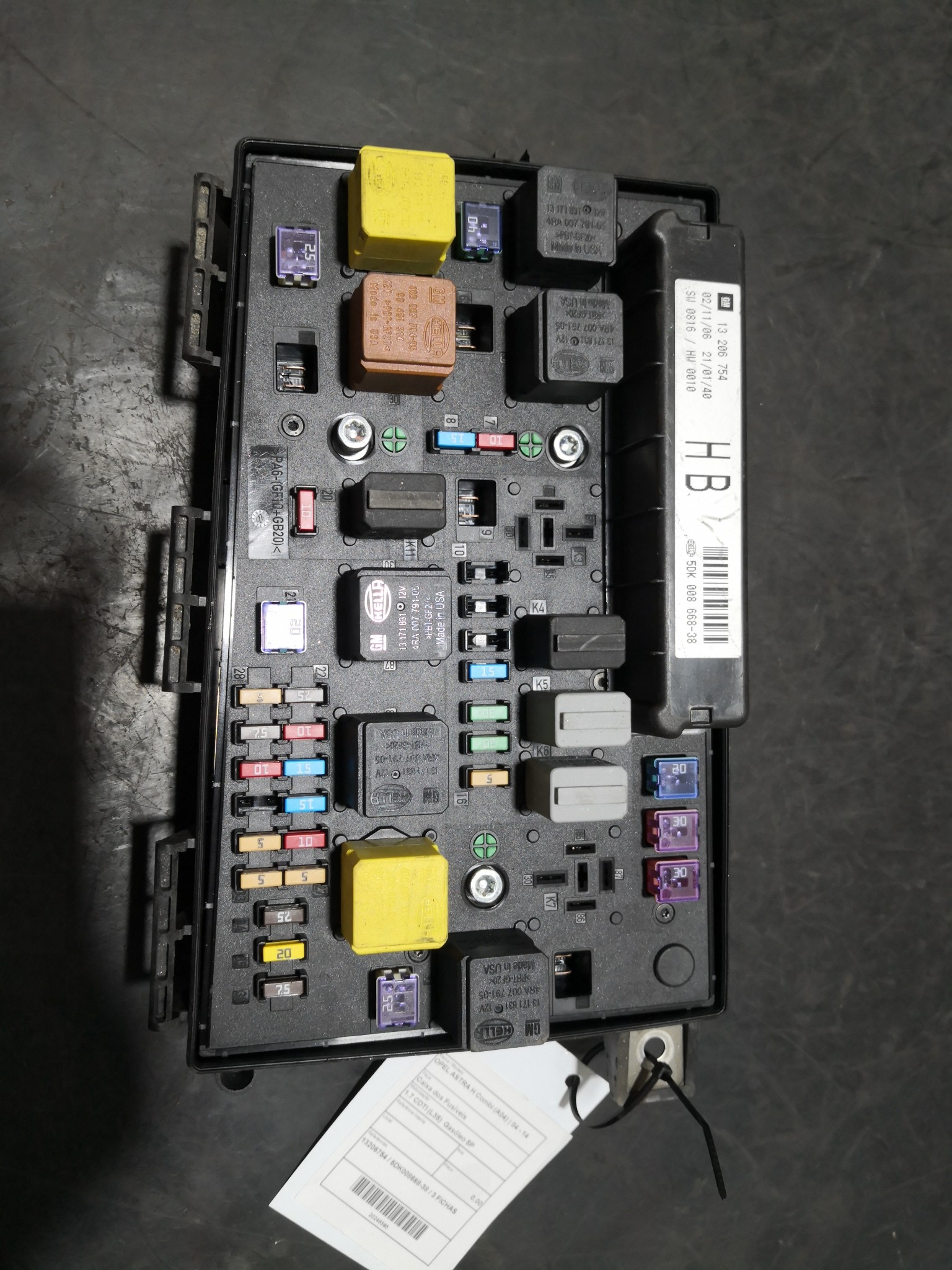 Caixa dos Fusíveis OPEL ASTRA H Combi (A04) | 04 - 14 Imagem-1