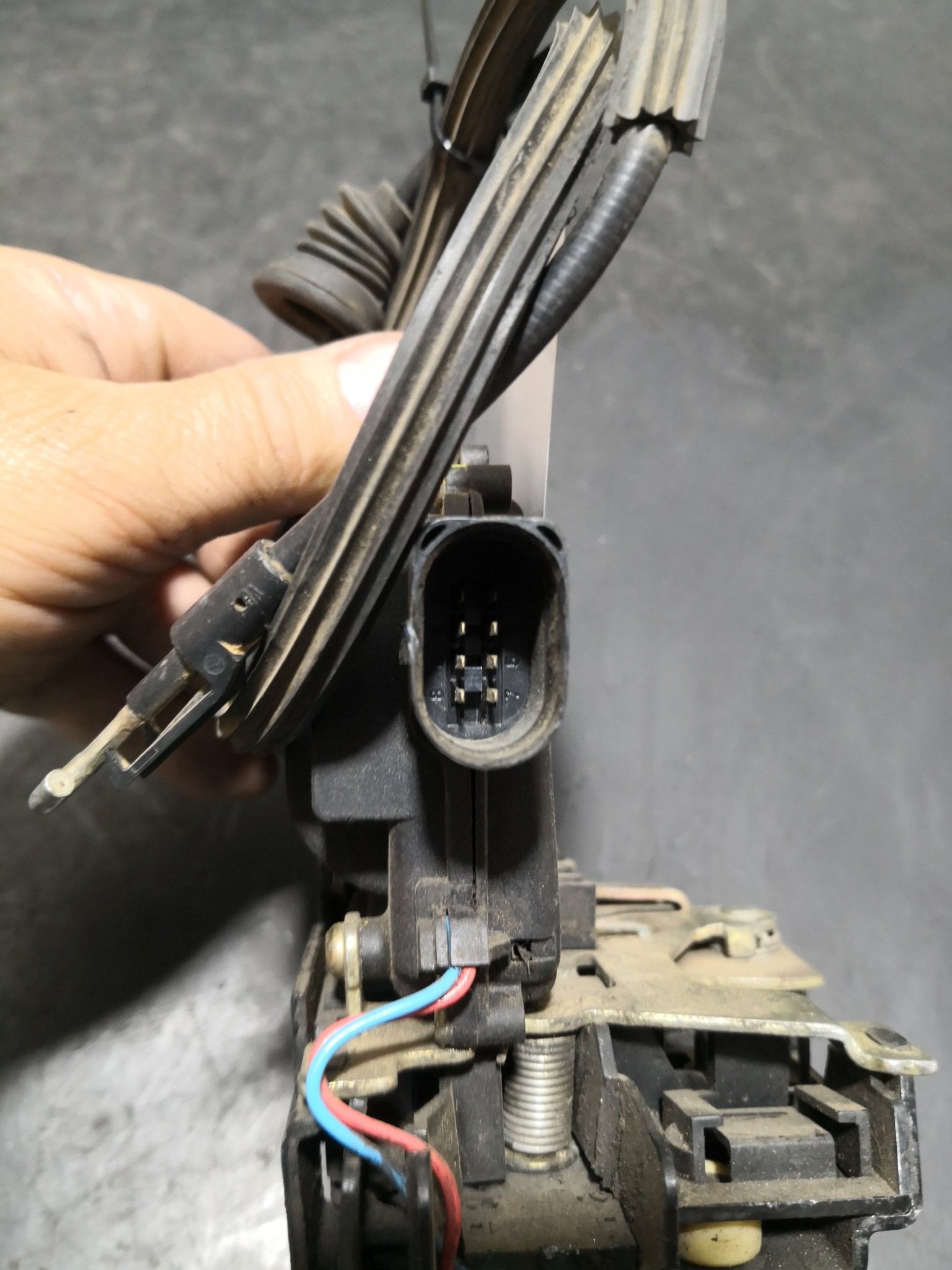 Fecho da Porta Frente Esq VOLKSWAGEN GOL IV | 03 - 14 Imagem-1