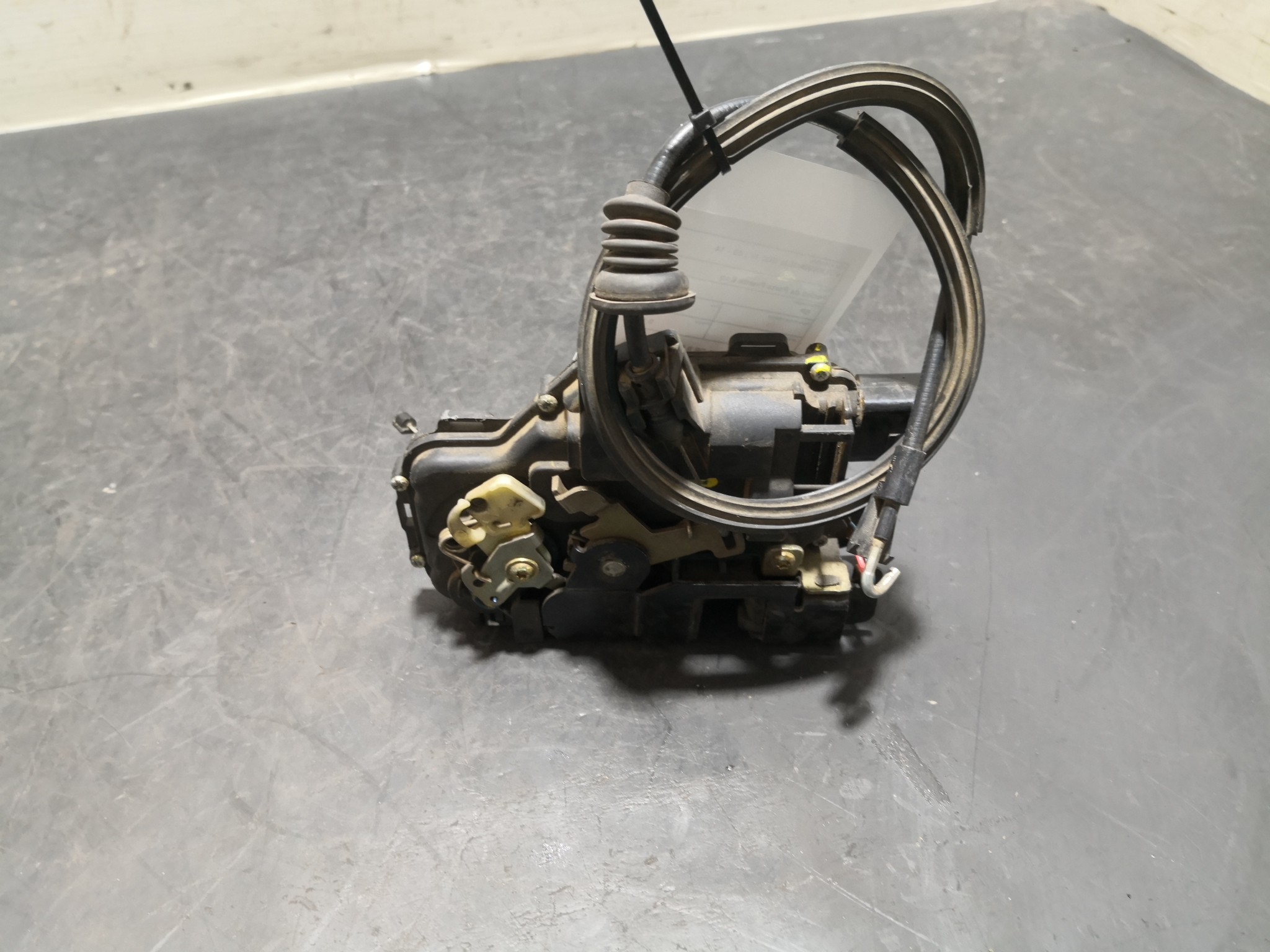 Fecho da Porta Frente Esq VOLKSWAGEN GOL IV | 03 - 14 Imagem-3