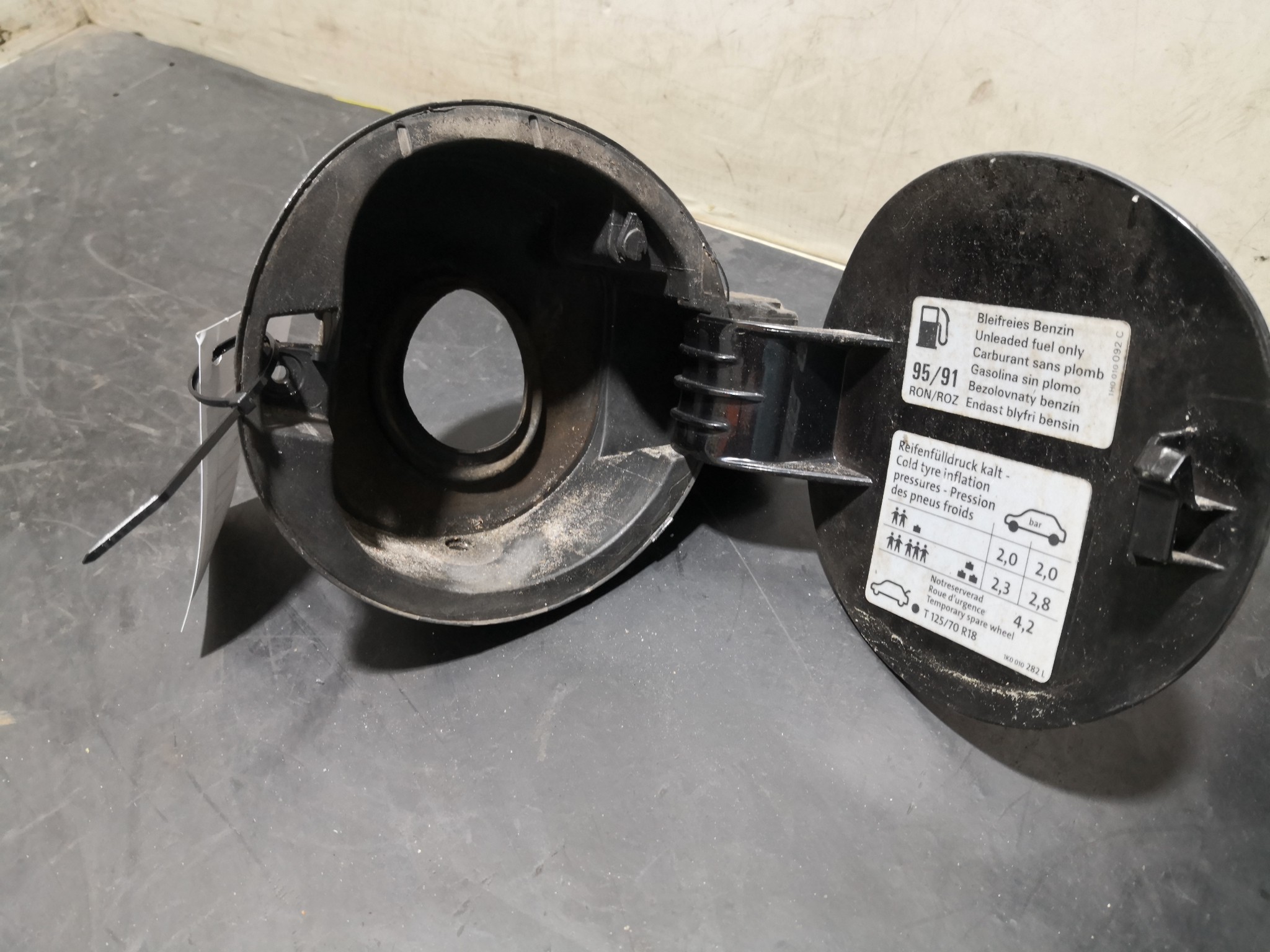 Tampa Exterior de Combustivel VOLKSWAGEN GOLF V (1K1) | 03 - 09 Imagem-1