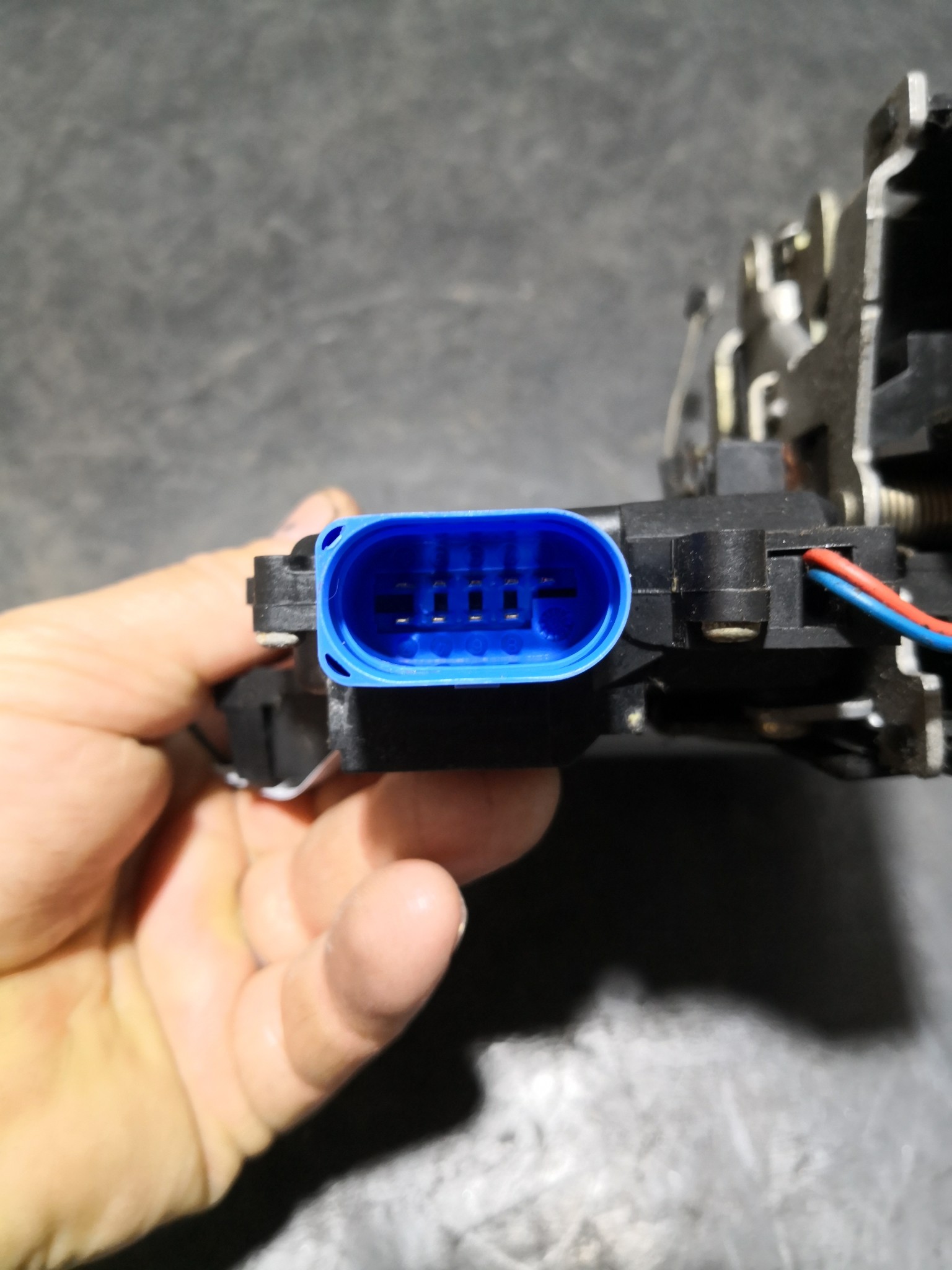 Fecho da Porta Frente Esq VOLKSWAGEN GOLF V (1K1) | 03 - 09 Imagem-1