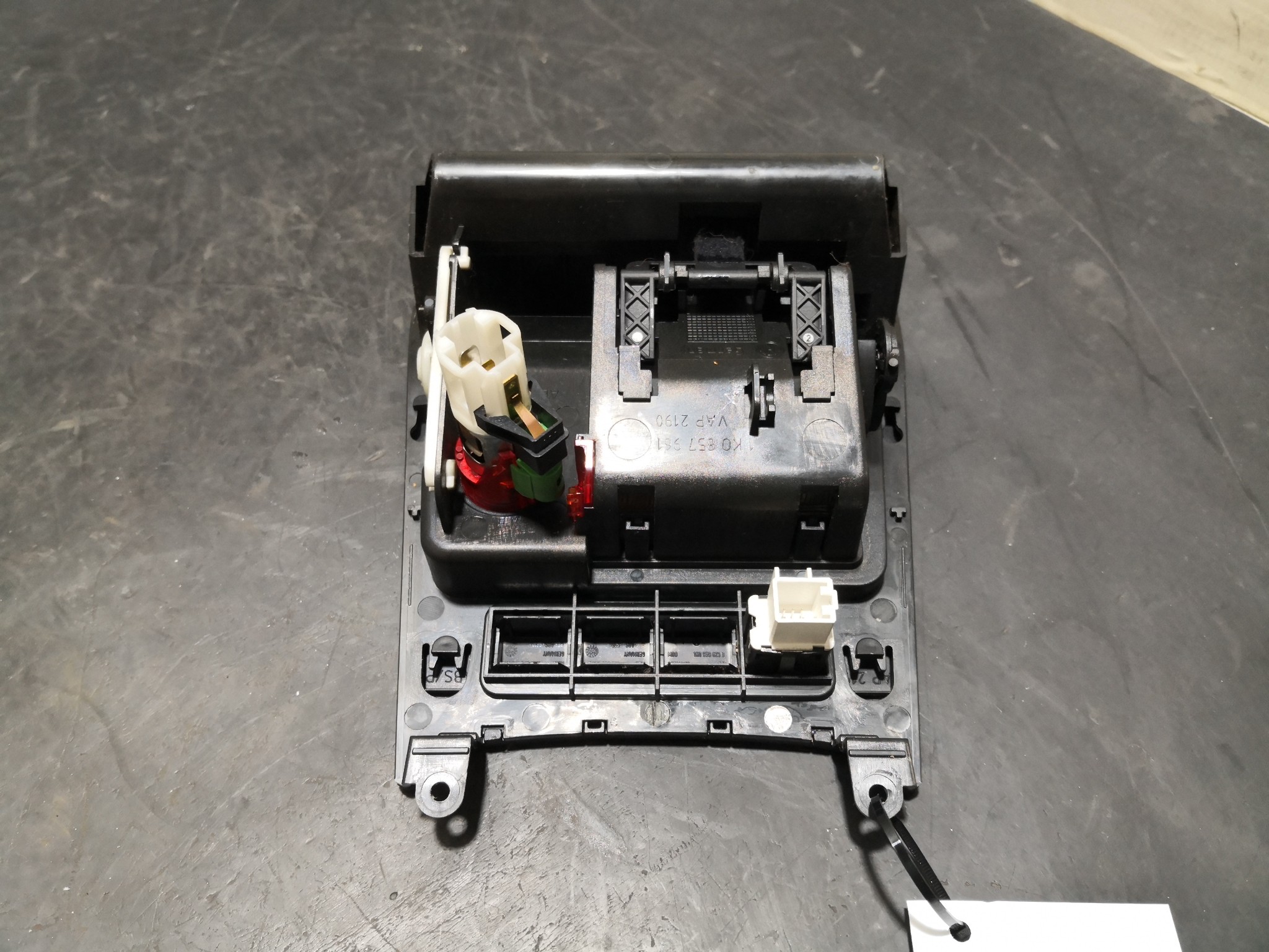 Cinzeiro VOLKSWAGEN GOLF V (1K1) | 03 - 09 Imagem-3