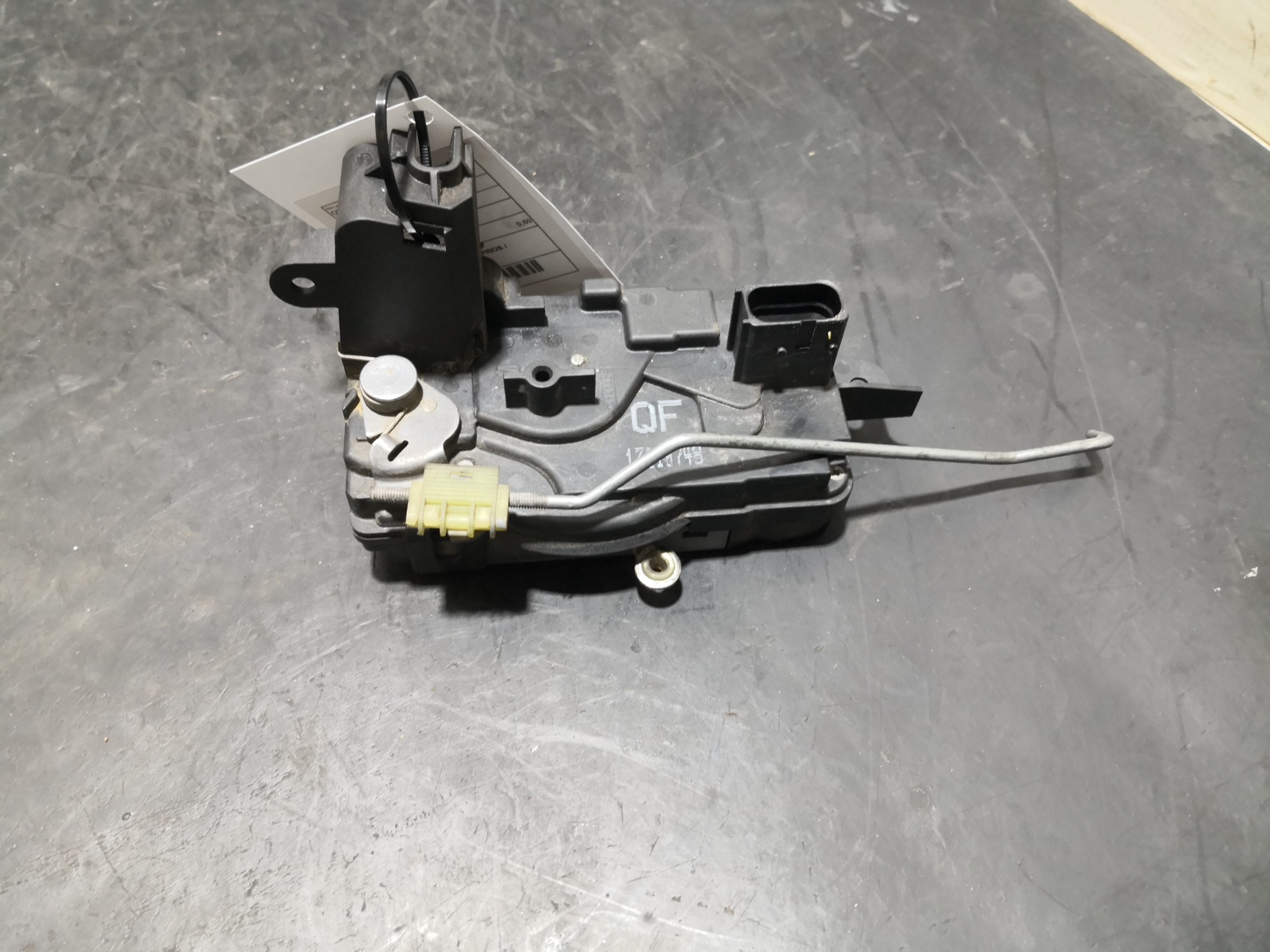 Fecho da Porta Frente Esq OPEL ASTRA H Combi (A04) | 04 - 14 Imagem-1