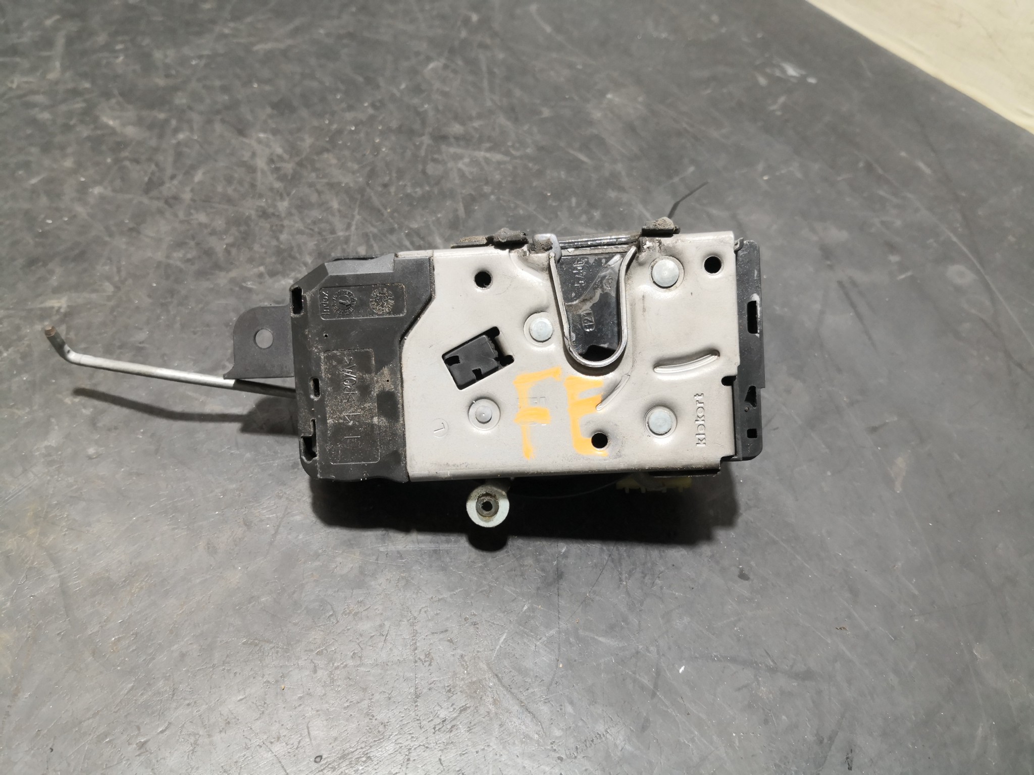 Fecho da Porta Frente Esq OPEL ASTRA H Combi (A04) | 04 - 14 Imagem-2