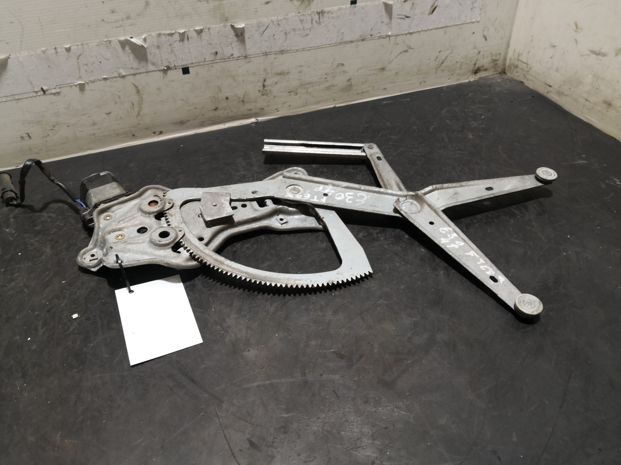 Elevador Frente Esq Electrico BMW 3 (E30) | 82 - 92 Imagem-1