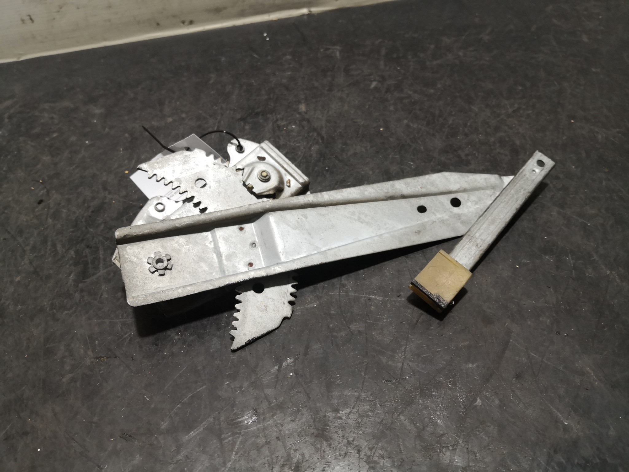 Elevador Trás Dto NISSAN MICRA | 1998-1998 Imagem-1