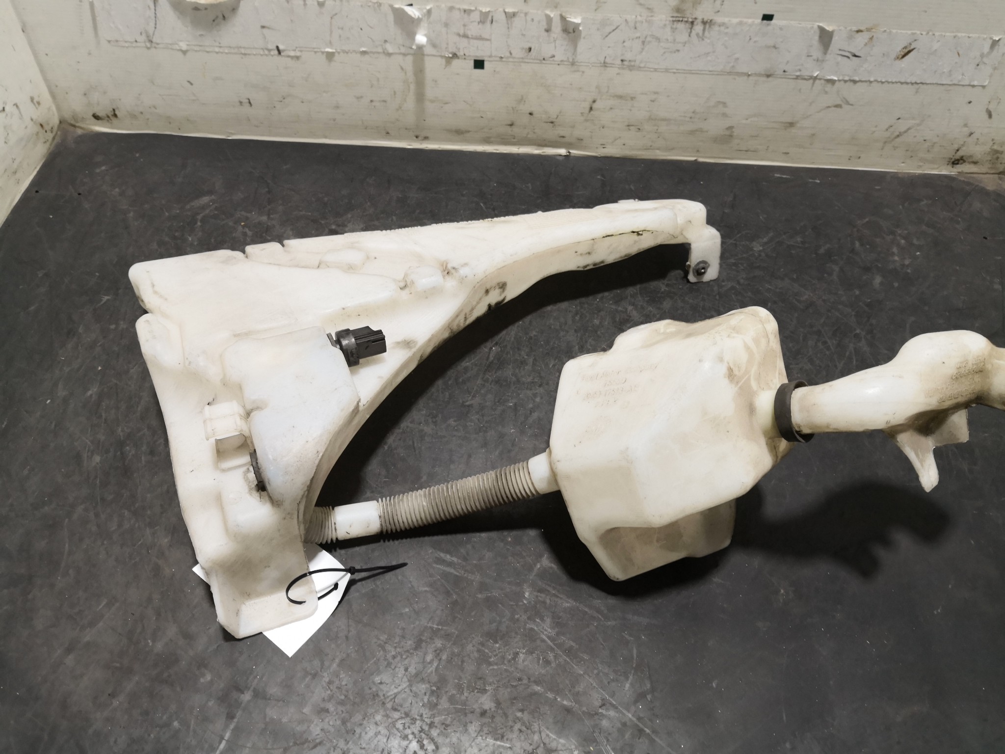 Reservatório Água Esguicho VOLVO V50 (545) | 03 - 12 Imagem-2