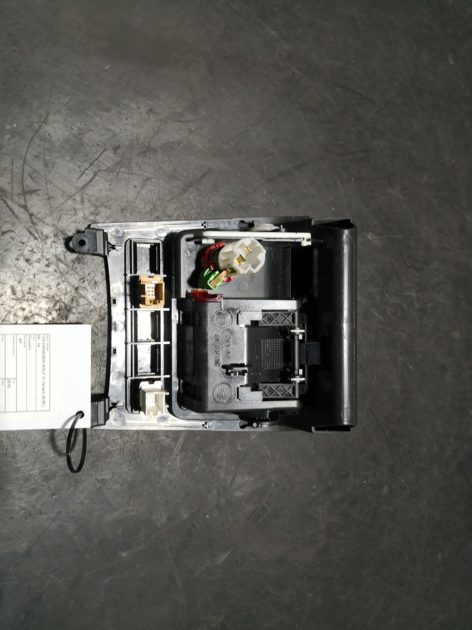 Cinzeiro VOLKSWAGEN GOLF VI Variant (AJ5) | 09 - 14 Imagem-2