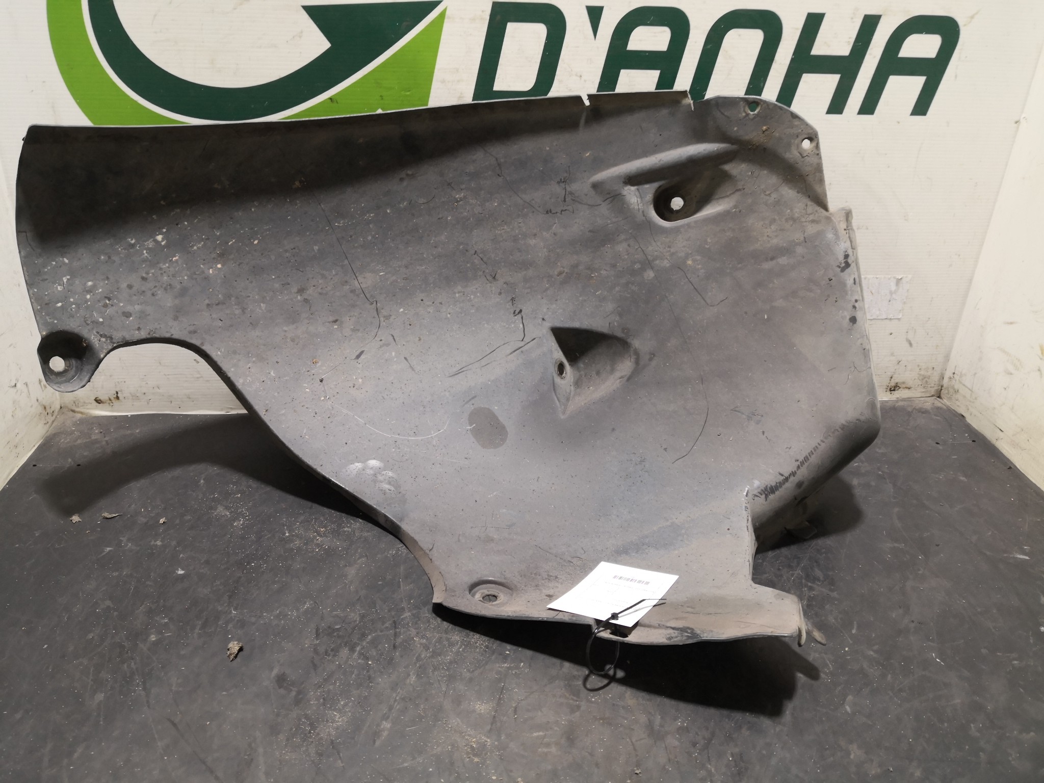 Cave de Roda Esq MERCEDES-BENZ - ID S_108642