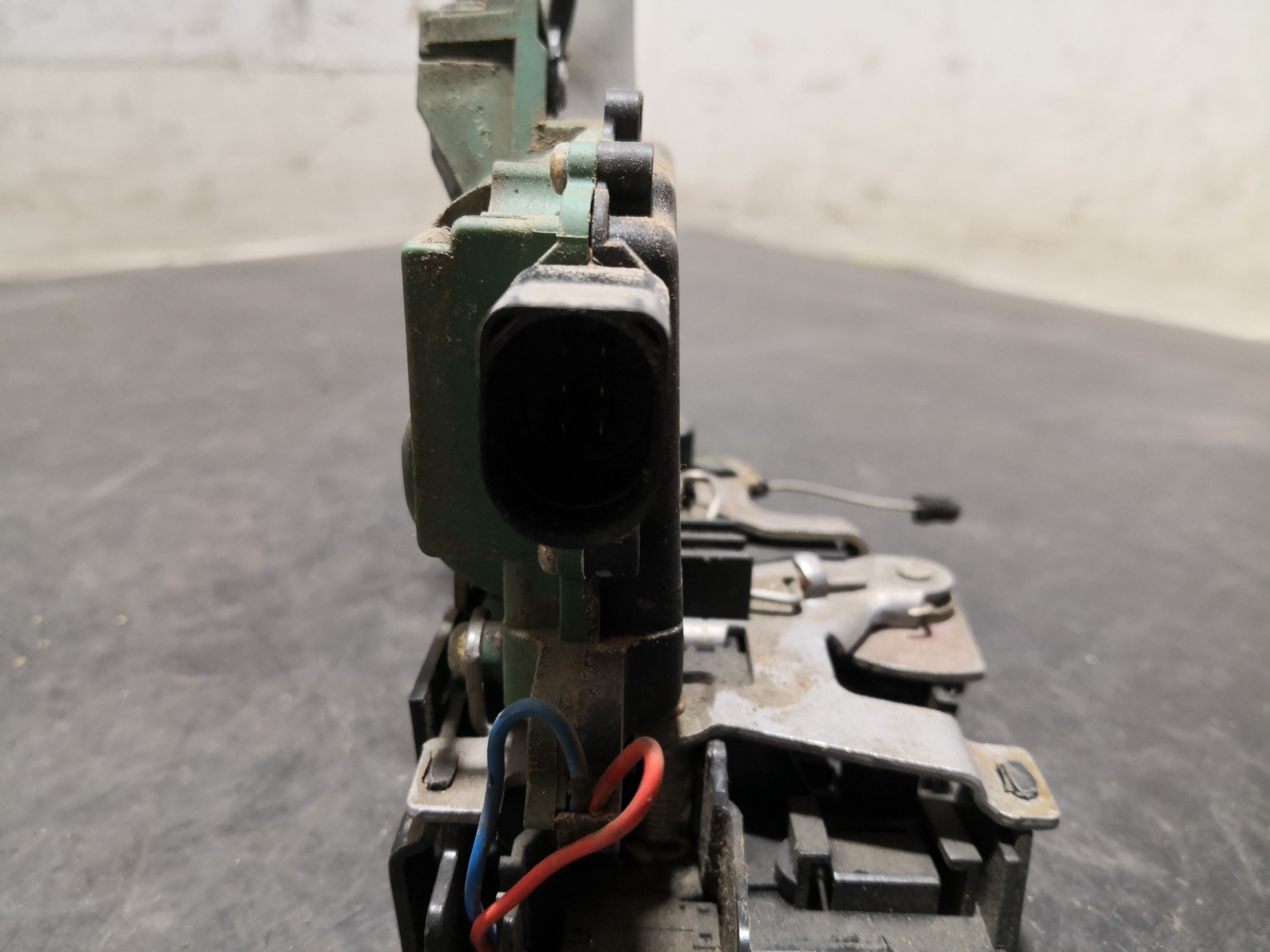 Fecho Banco Trás Esq SEAT TOLEDO II (1M2) | 98 - 06 Imagem-1