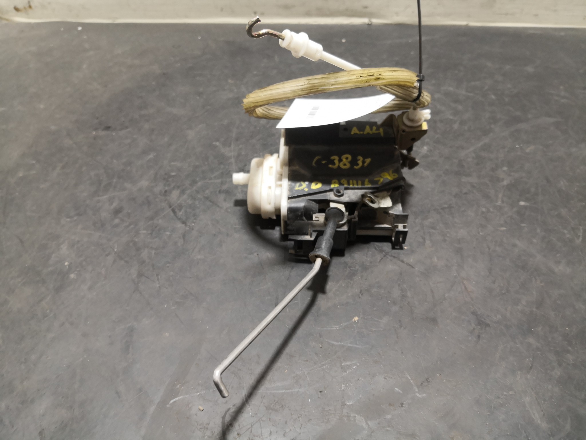 Fecho da Porta Frente Dto AUDI A4 (8D2, B5) | 94 - 01 Imagem-3