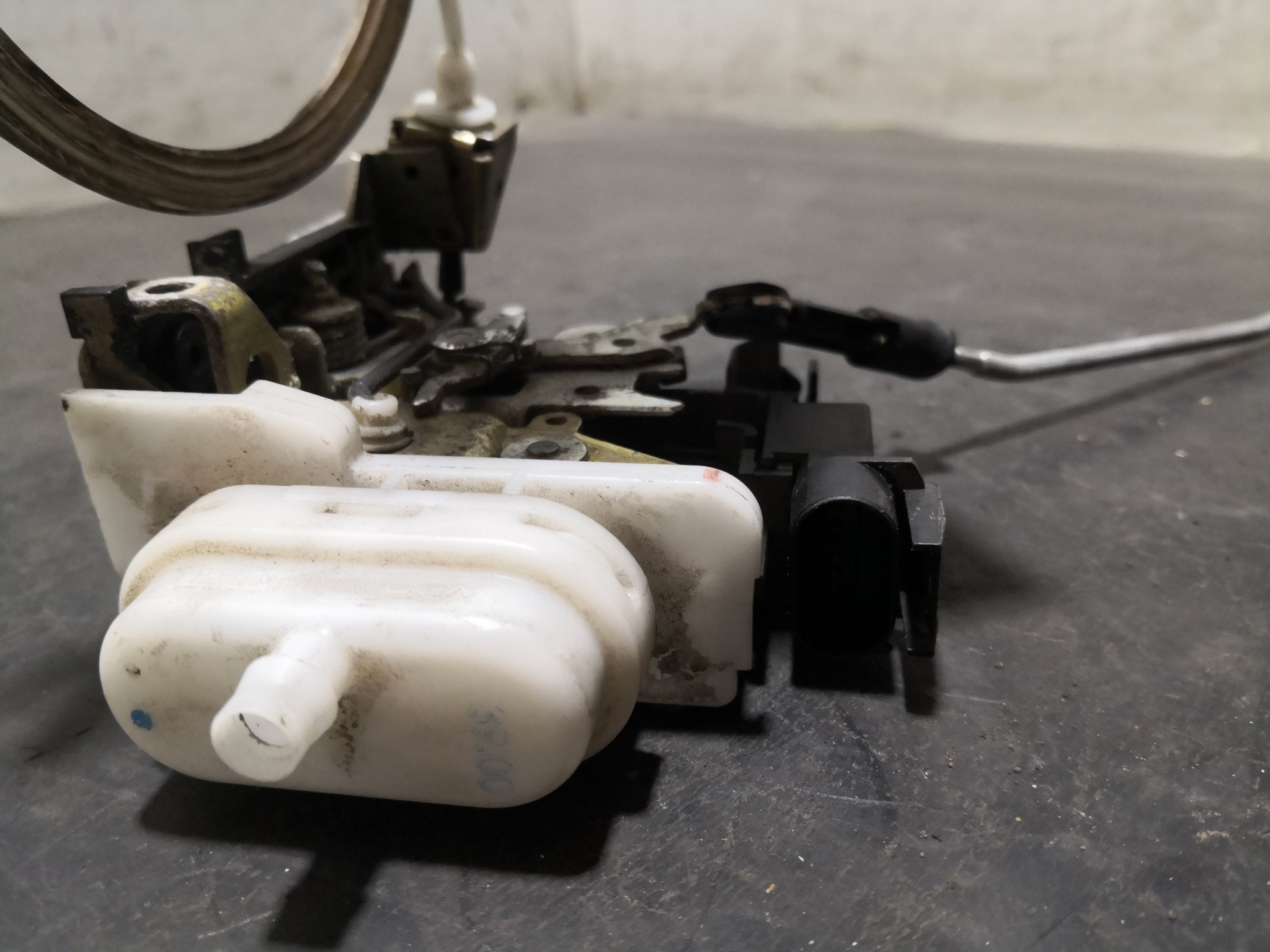 Fecho da Porta Frente Dto AUDI A4 (8D2, B5) | 94 - 01 Imagem-1