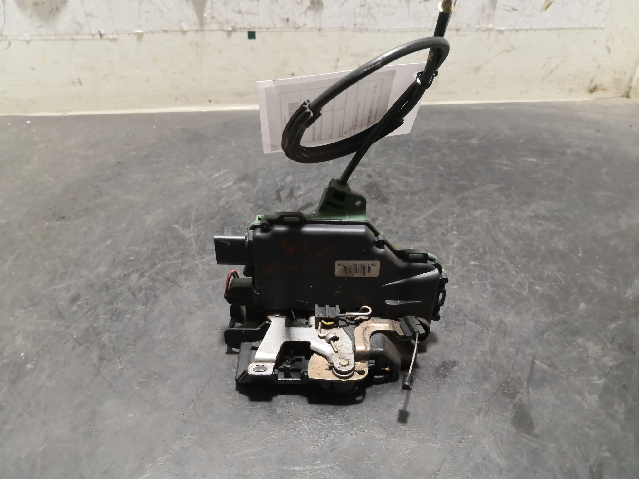 Fecho da Porta Frente Esq VOLKSWAGEN GOLF IV (1J1) | 97 - 07 Imagem-1