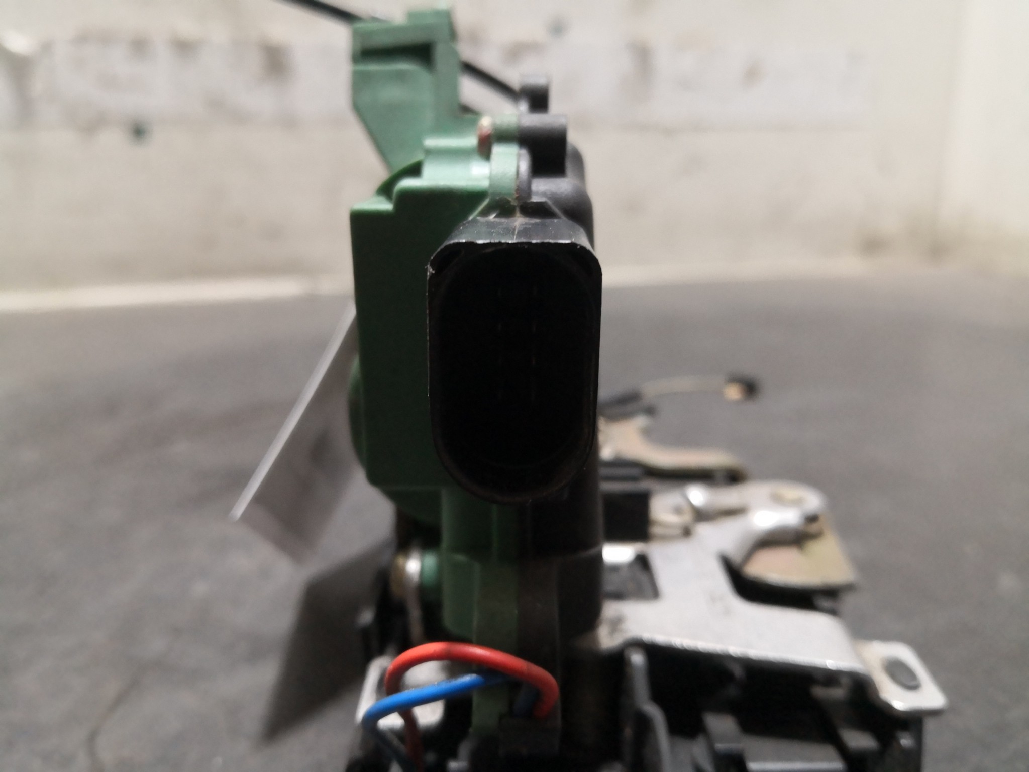 Fecho da Porta Frente Esq VOLKSWAGEN GOLF IV (1J1) | 97 - 07 Imagem-1