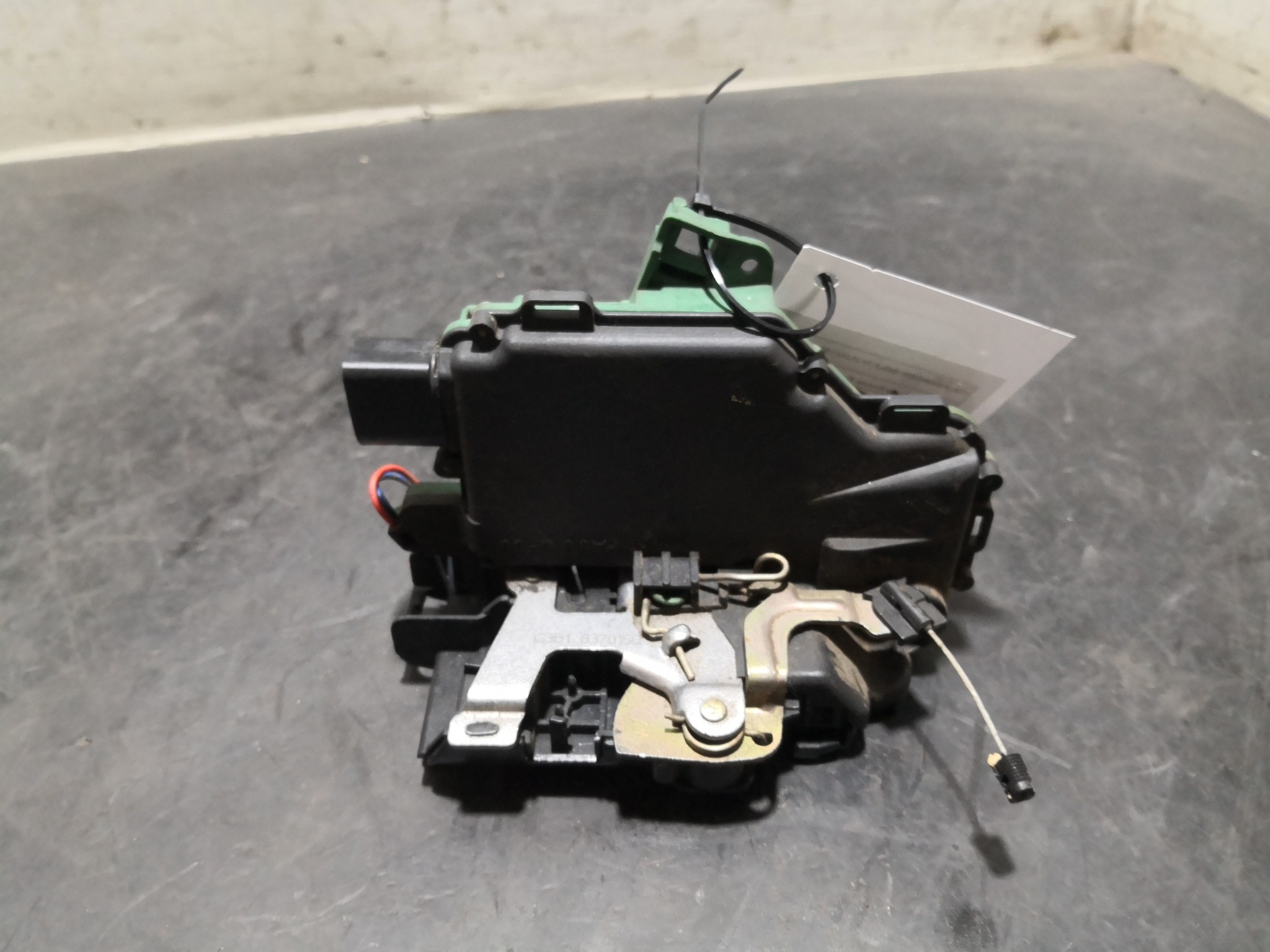 Fecho da Porta Frente Esq VOLKSWAGEN GOLF IV (1J1) | 97 - 07 Imagem-2