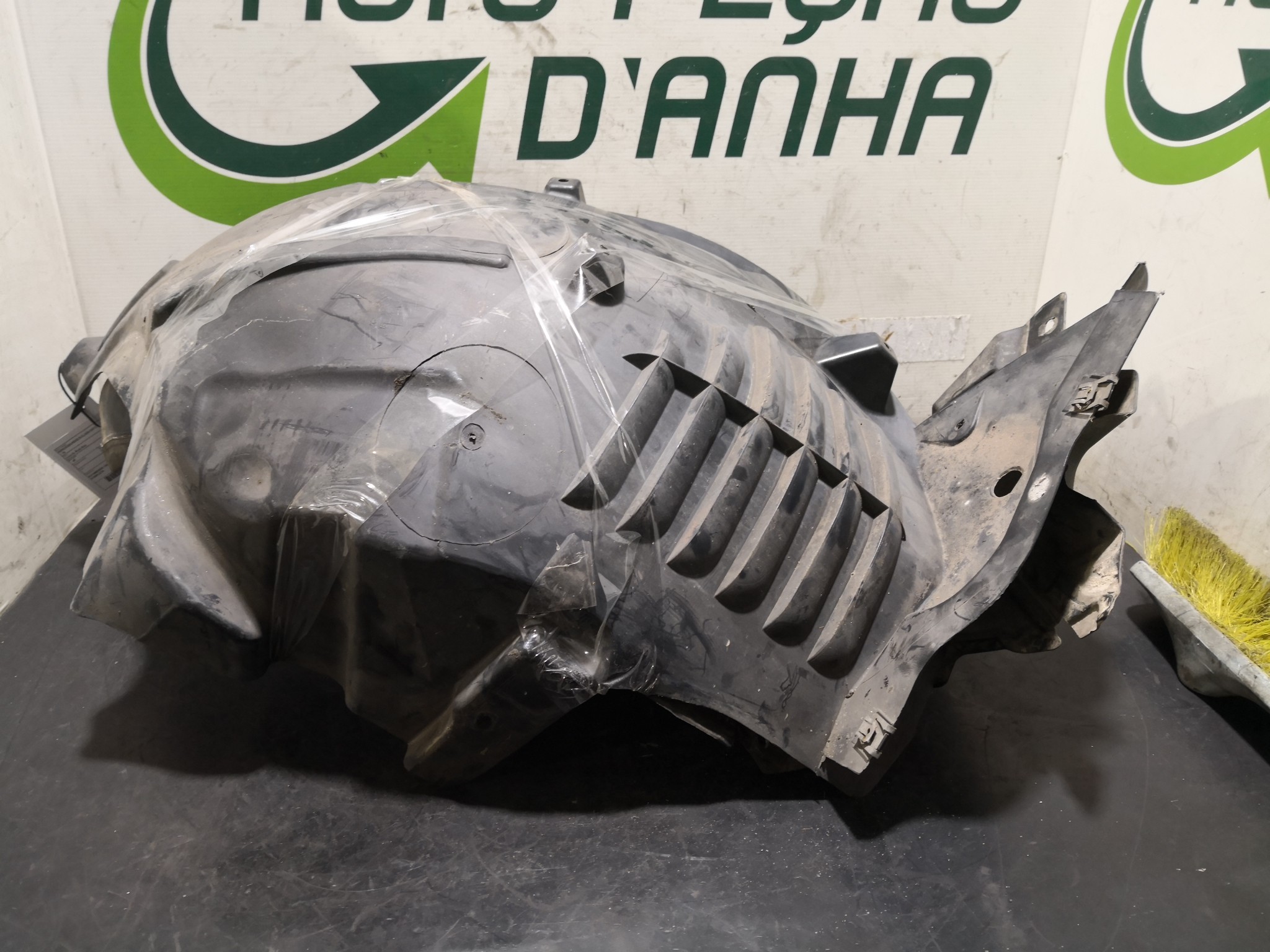 Cave de Roda Esq MERCEDES-BENZ E-CLASS (W212) | 09 - 16 Imagem-2