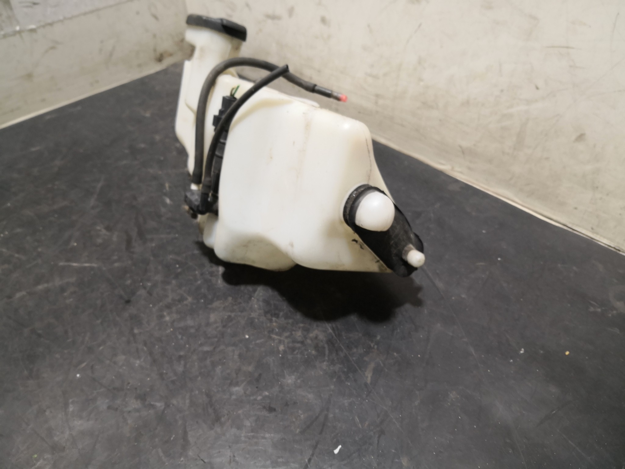 Reservatório Água Esguicho RENAULT CLIO II (BB_, CB_) | 98 -  Imagem-1