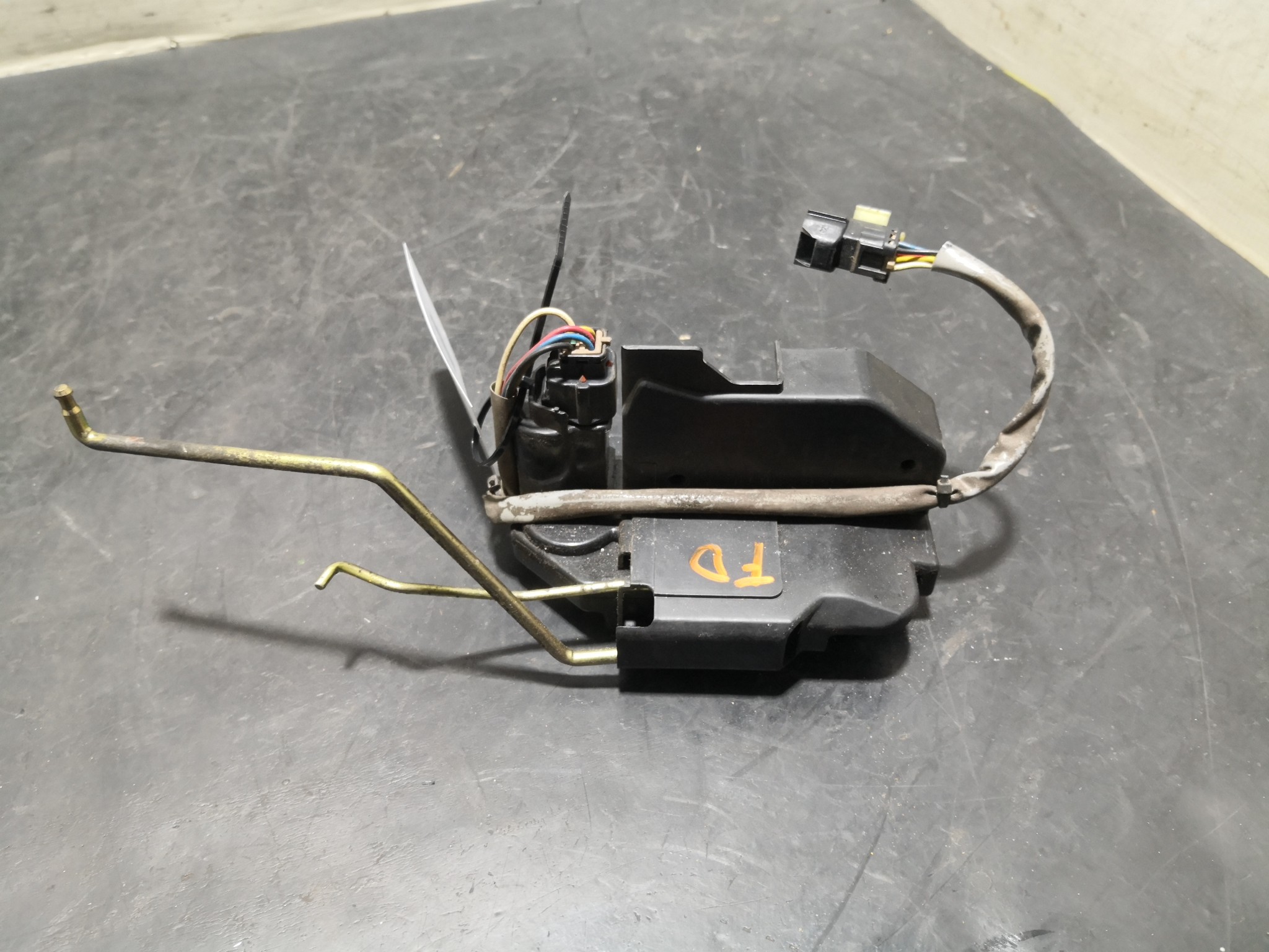 Fecho da Porta Frente Dto HYUNDAI - ID S_109284