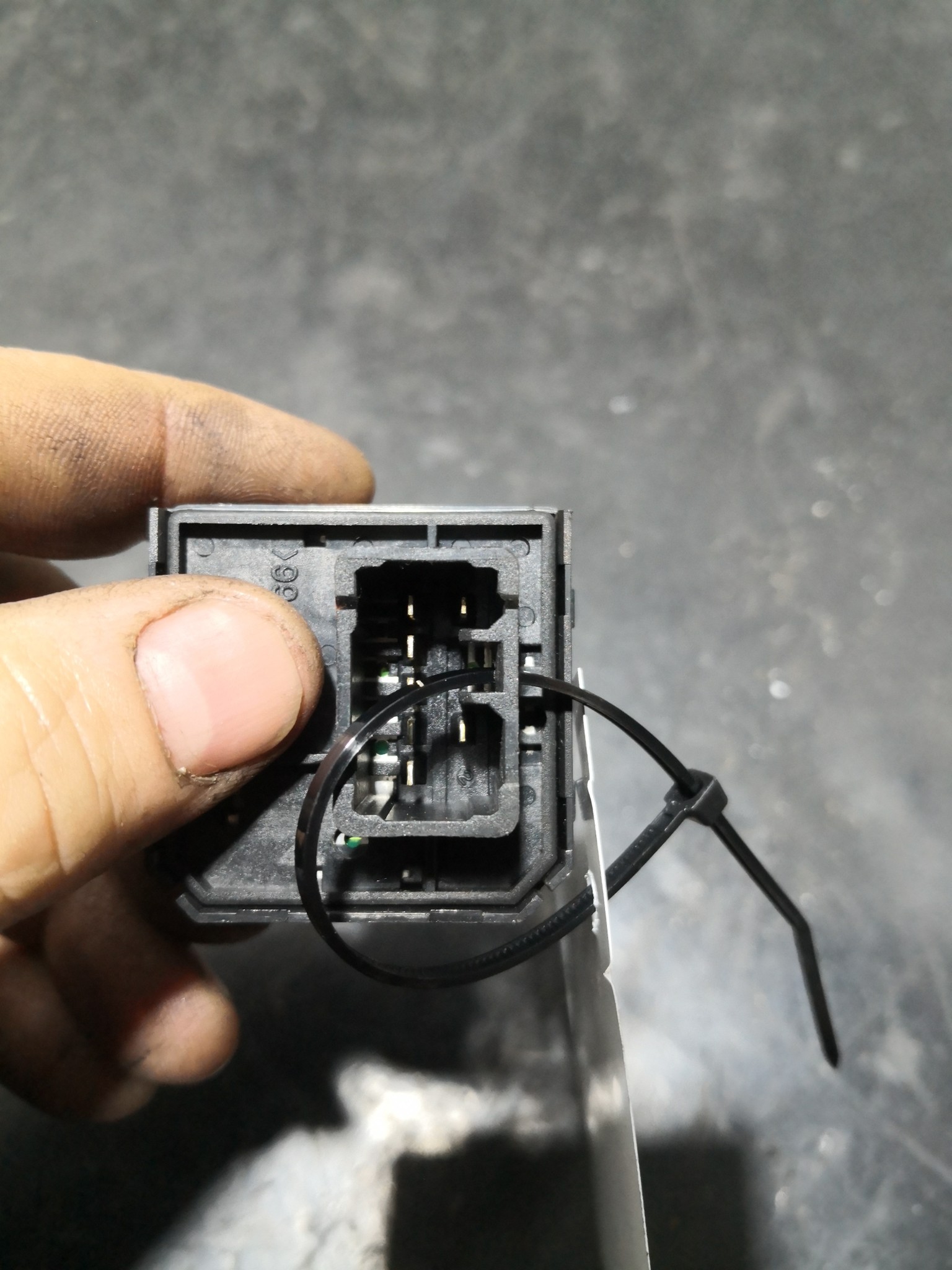 Botão Regulação Espelhos HYUNDAI GETZ (TB) | 01 - 11 Imagem-1