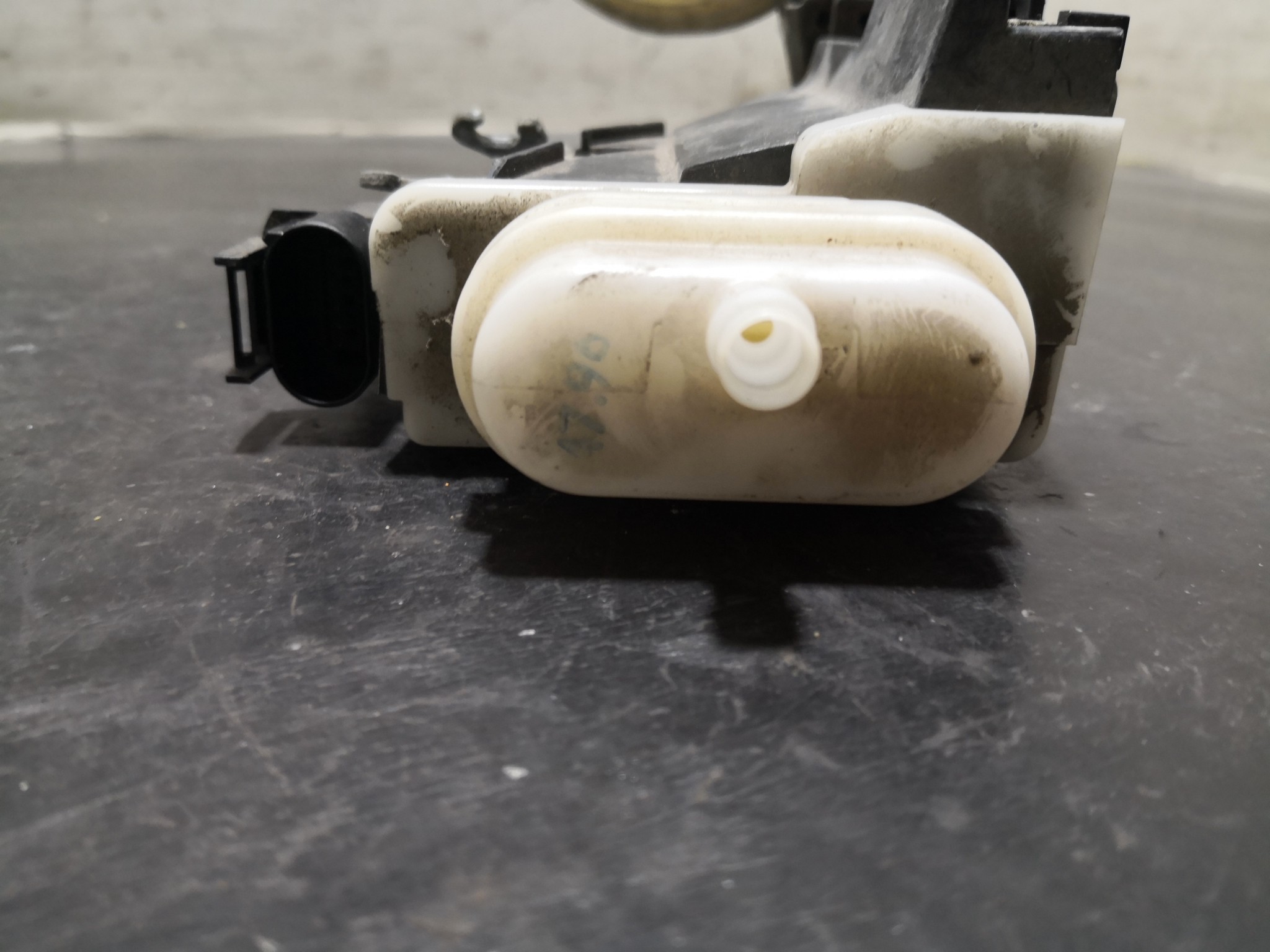 Fecho da Porta Frente Esq AUDI A4 (8D2, B5) | 94 - 01 Imagem-1