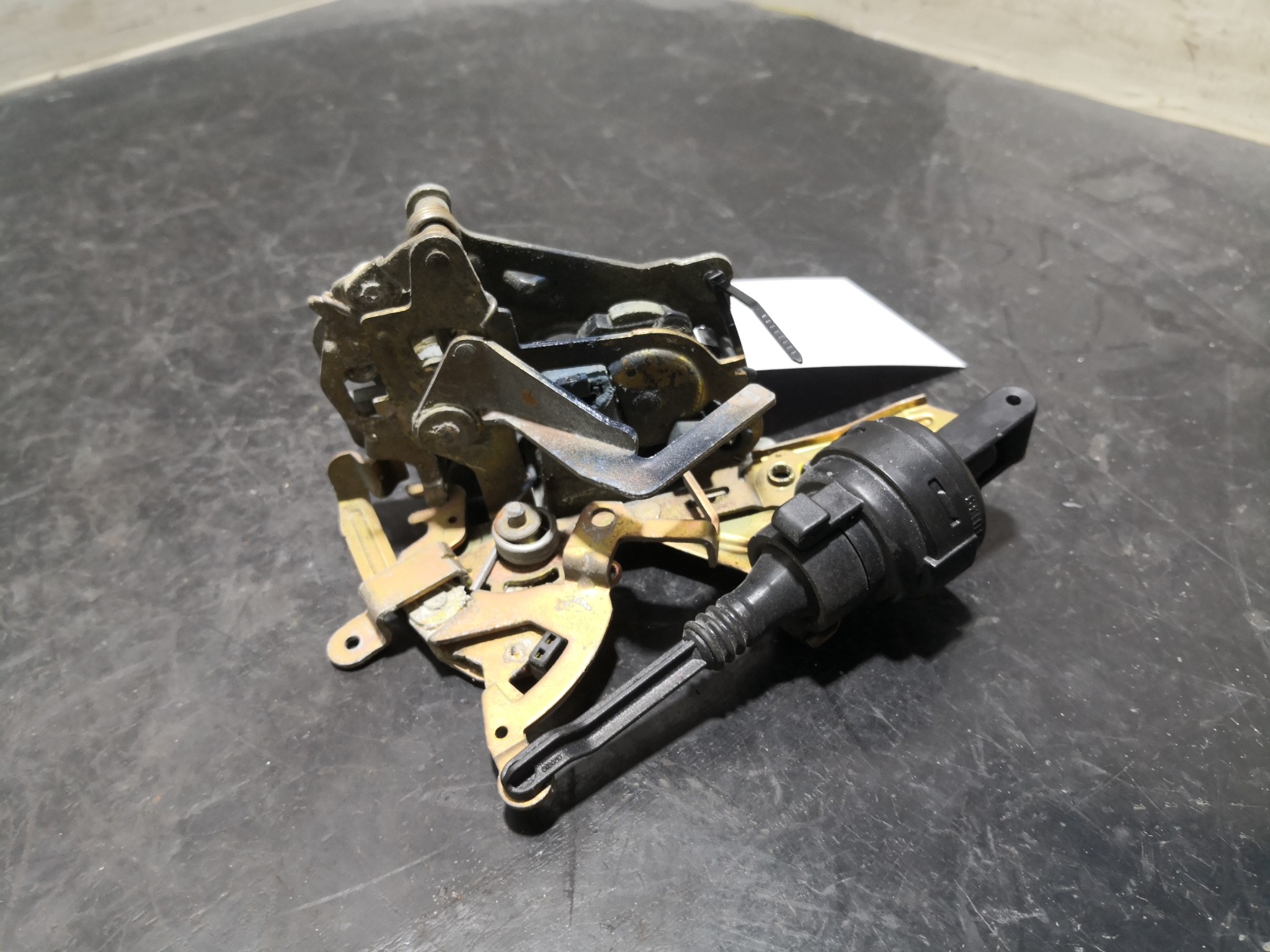 Fecho da Porta Trás Esq MERCEDES-BENZ C-CLASS (W202) | 93 - 00 Imagem-1