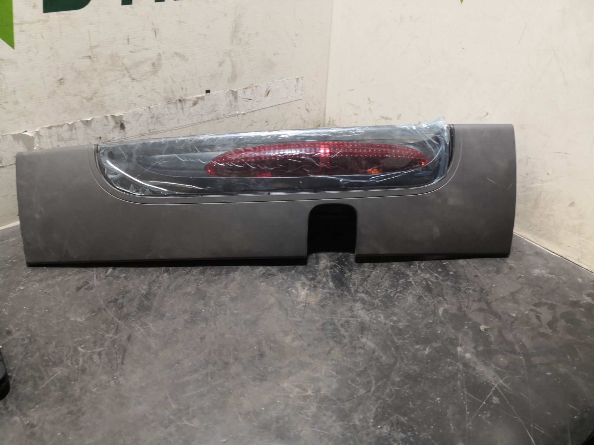 Farolim Stop Esq RENAULT TRAFIC II Caixa (FL) | 01 -  Imagem-2