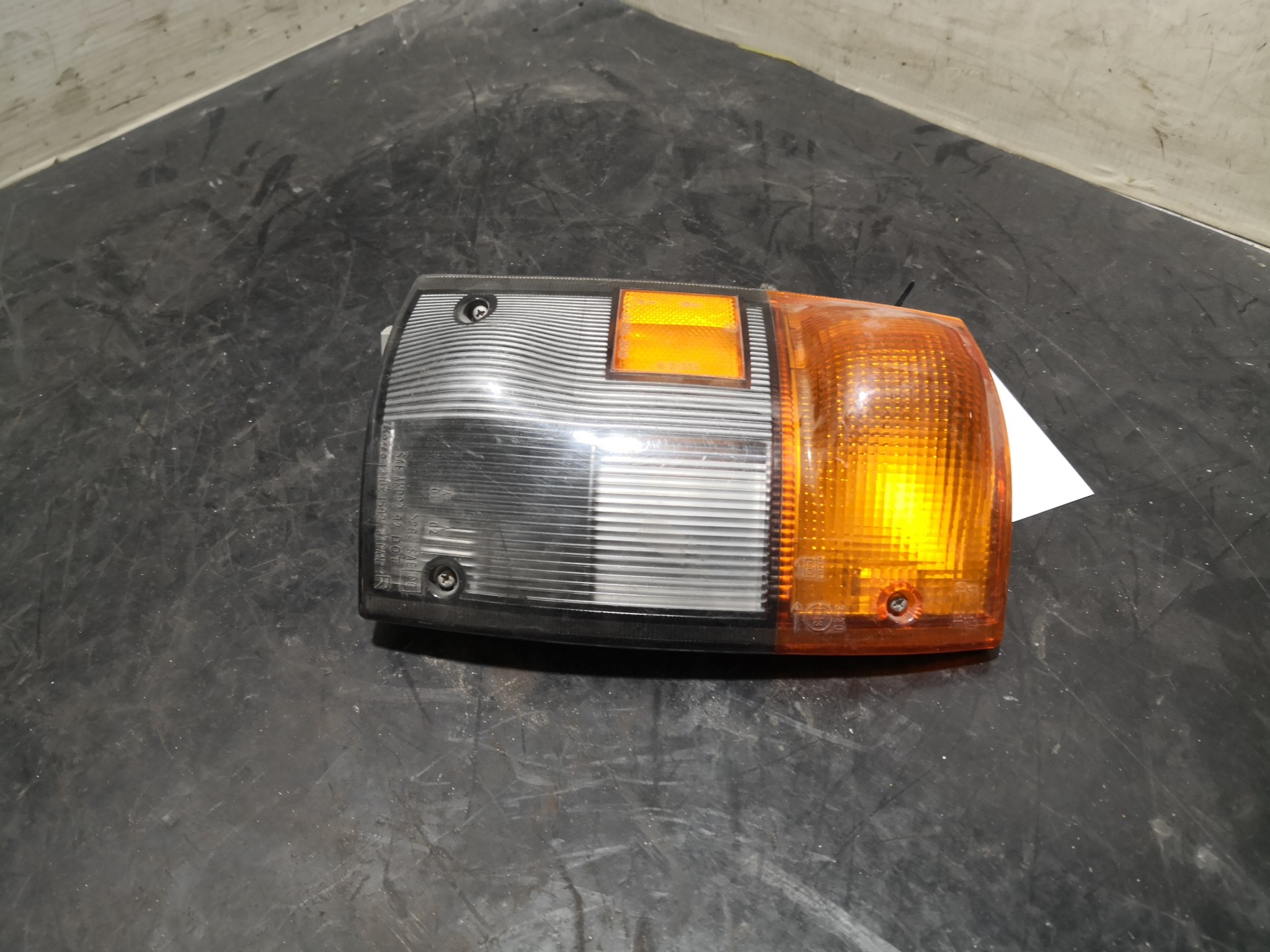 Farolim de Pisca Frente Dto ISUZU ELF Caixa (NHR6_, NKR6_, NKR7_, NKS7_) | 92 - 03 Imagem-1