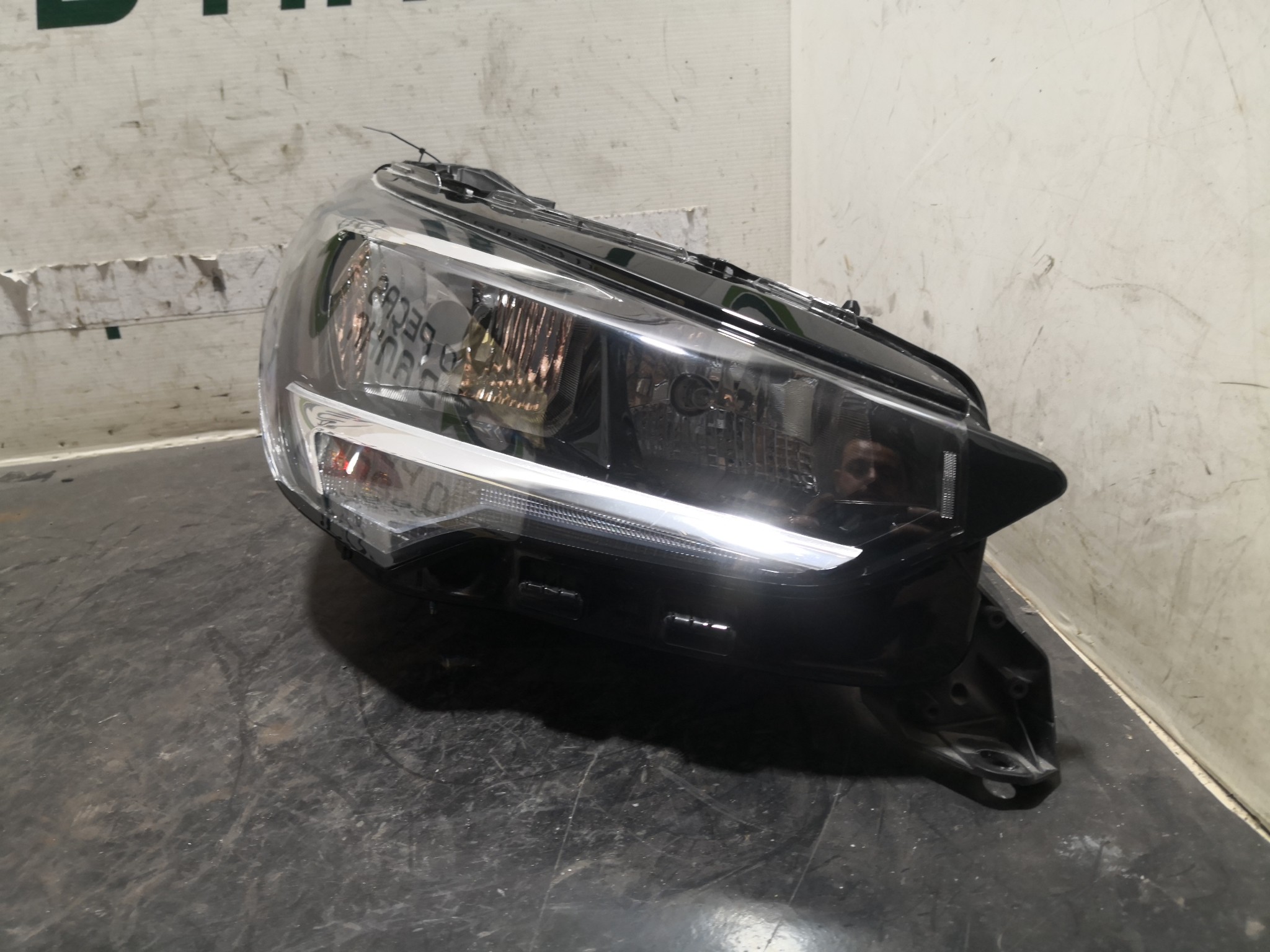 Ótica Dto OPEL CORSA F | 19 -  Imagem-1