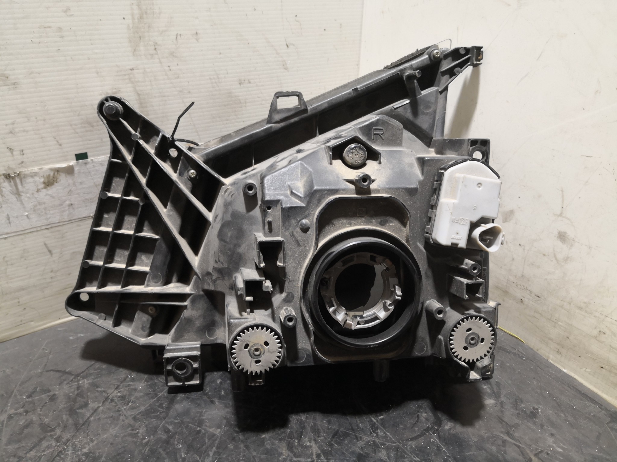 Ótica Dto ISUZU ELF Camião de plataforma/chassis (NKR8_, NKQ8_) | 03 -  Imagem-3