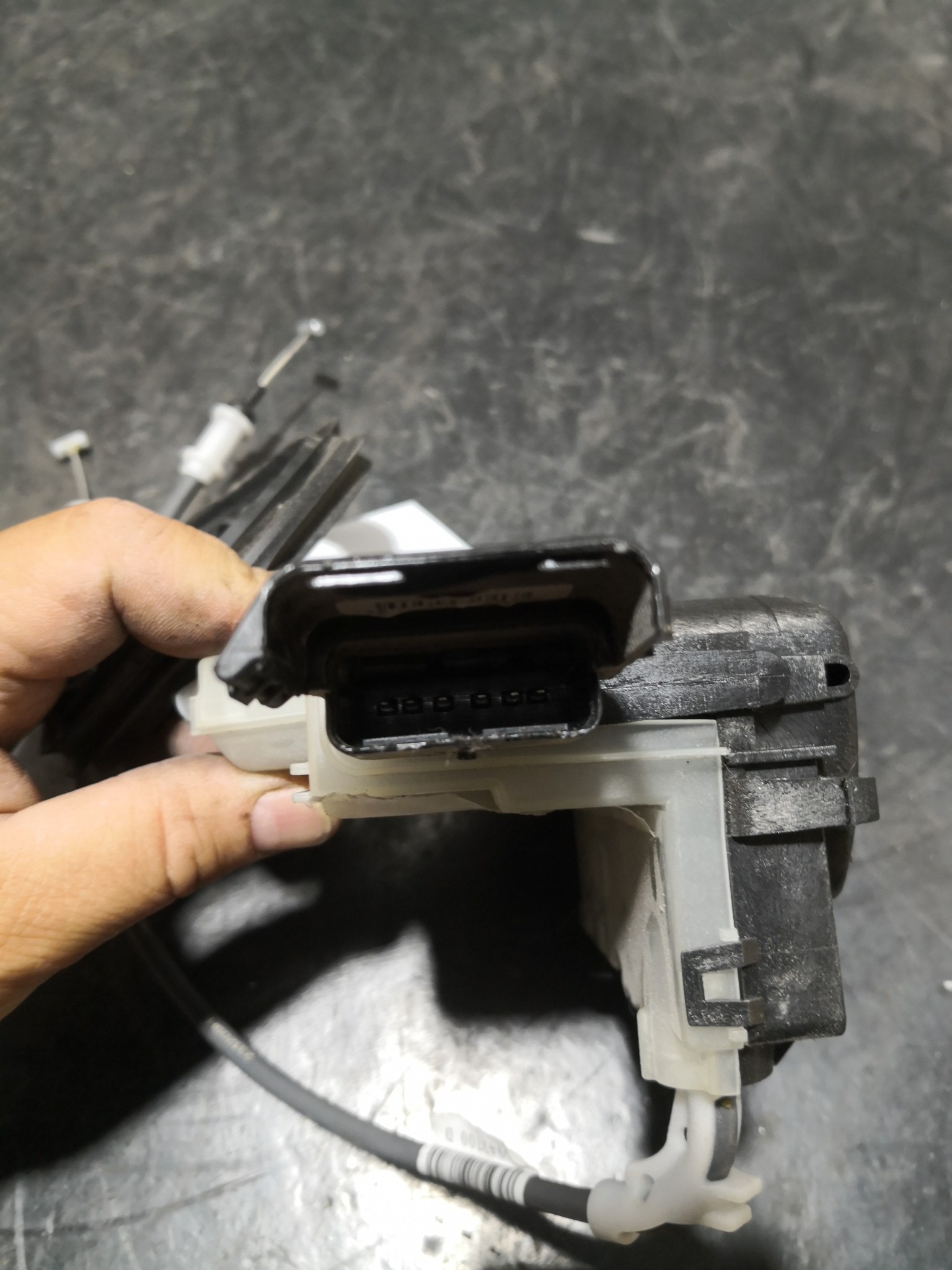 Fecho da Porta Frente Dto OPEL CROSSLAND X (P17) | 17 -  Imagem-1