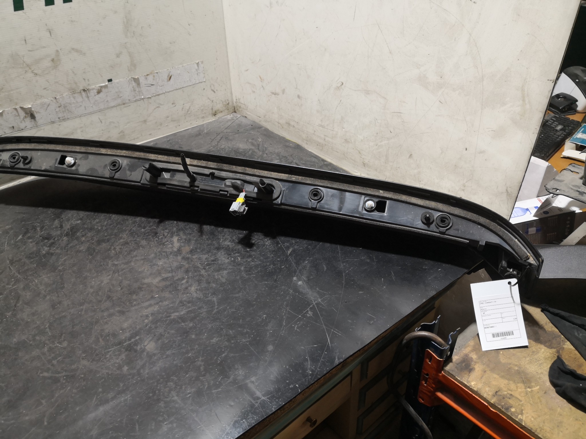 Aileron OPEL CORSA F | 19 -  Imagem-1