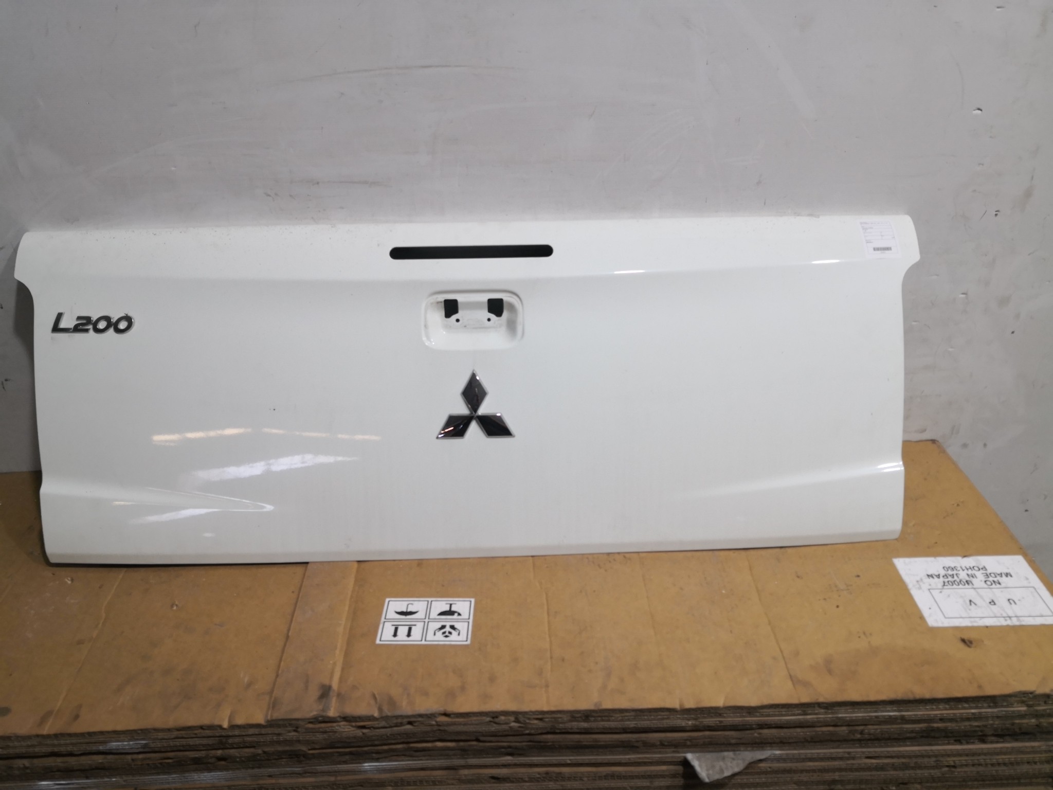 Tampa da Mala MITSUBISHI - ID S_110075