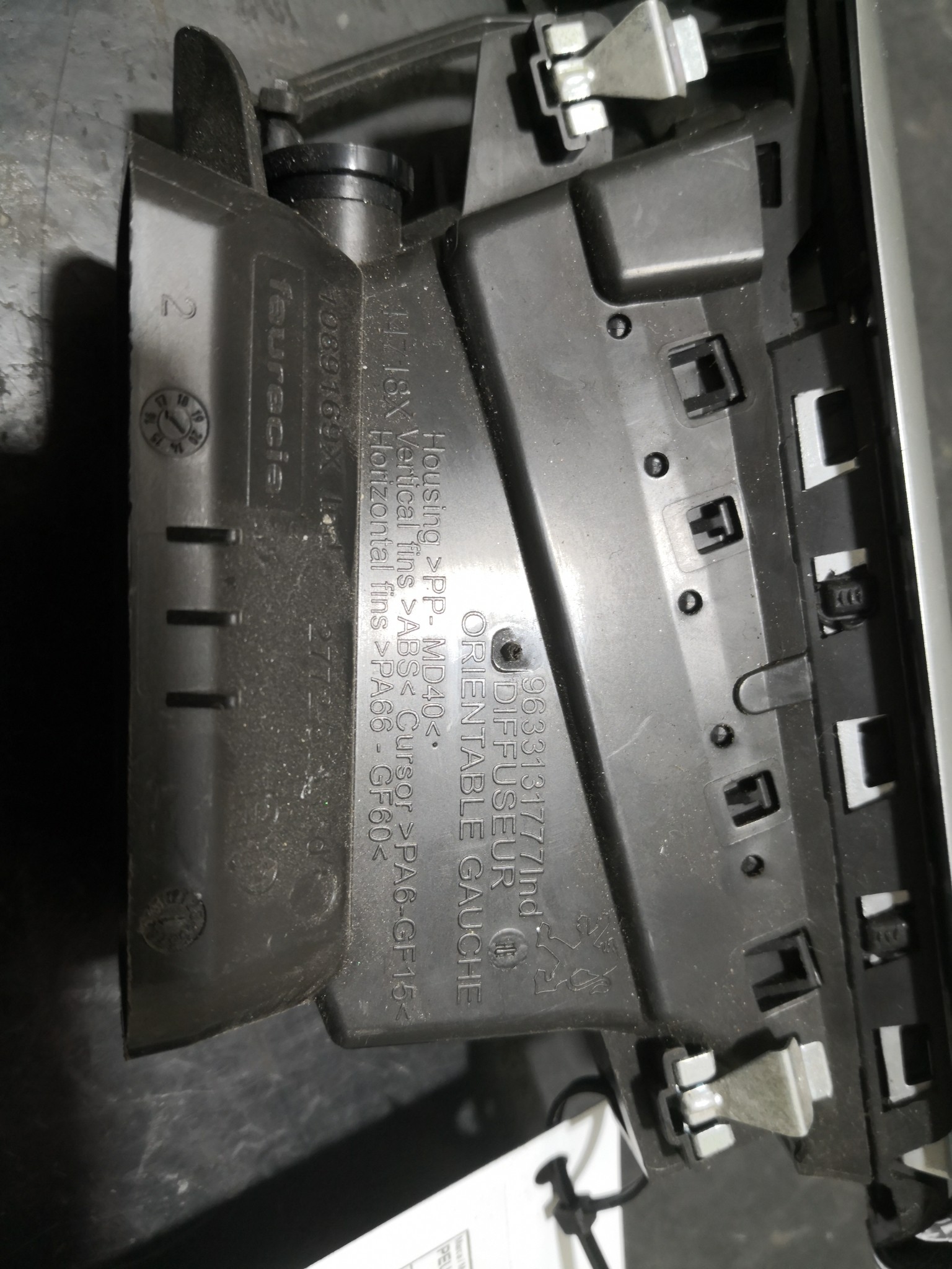 Grelhas Sofagem PEUGEOT 208 I (CA_, CC_) | 12 -  Imagem-2