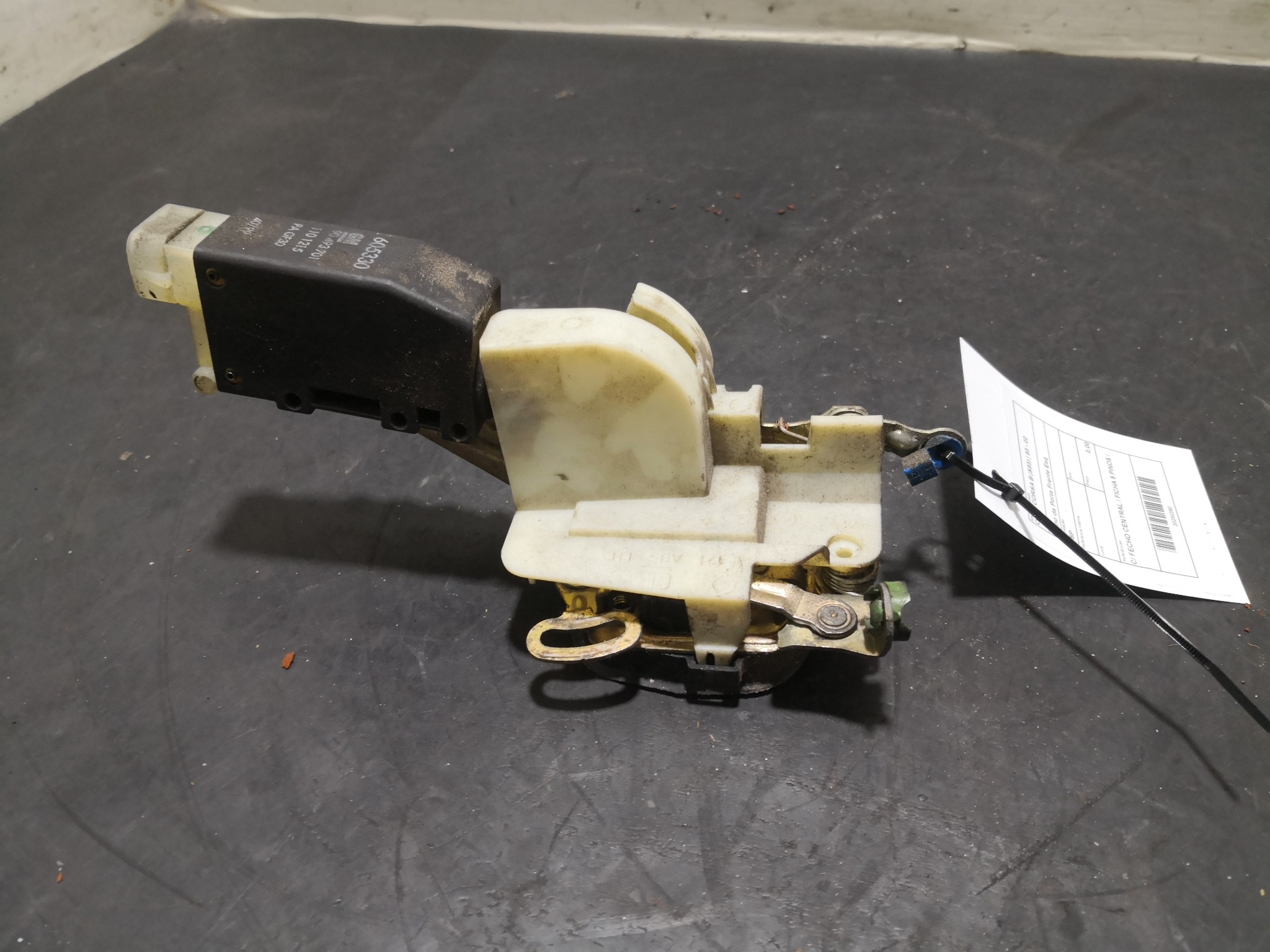 Fecho da Porta Frente Esq OPEL CORSA B (S93) | 93 - 02 Imagem-2